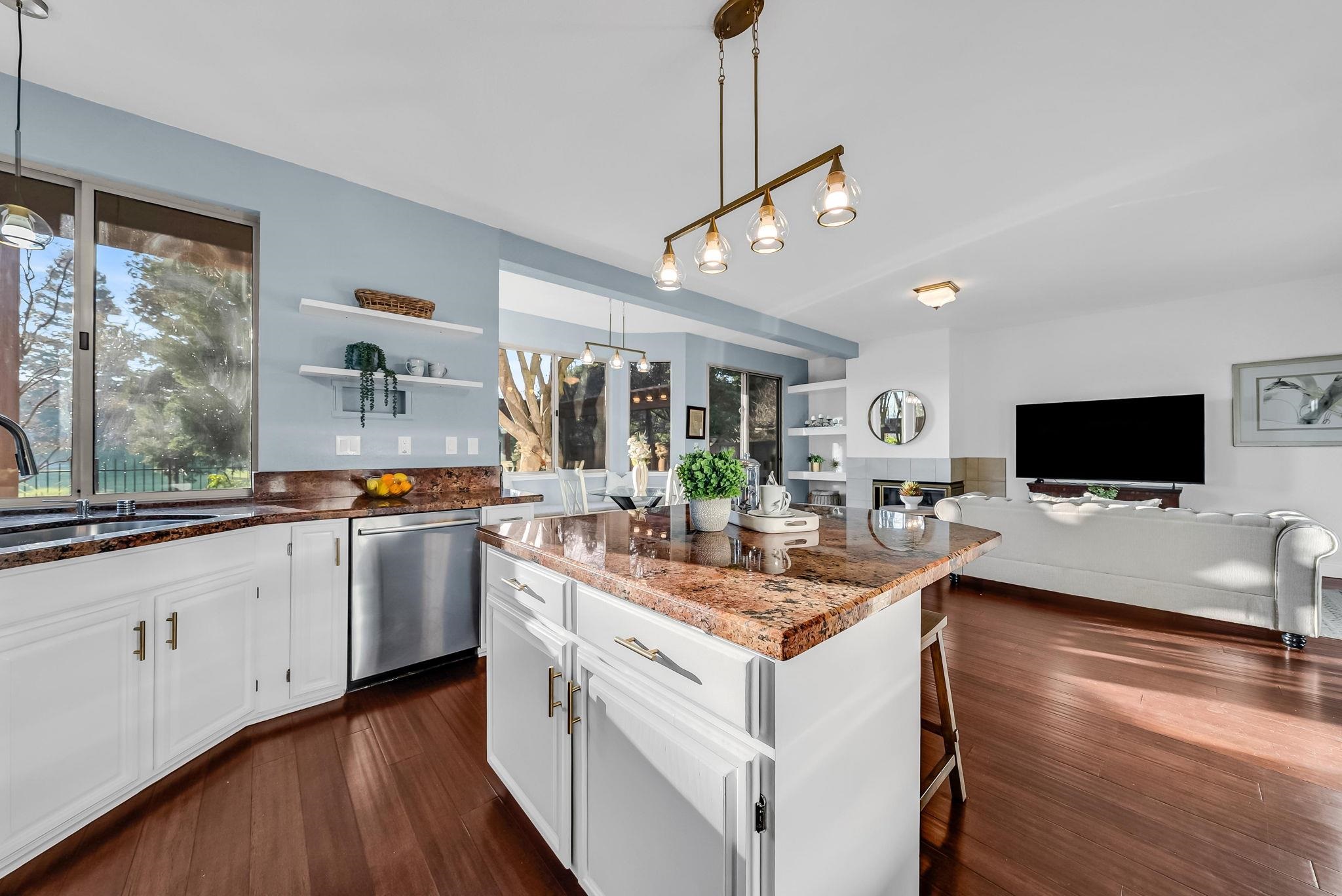 2020 Canyon Lakes Dr