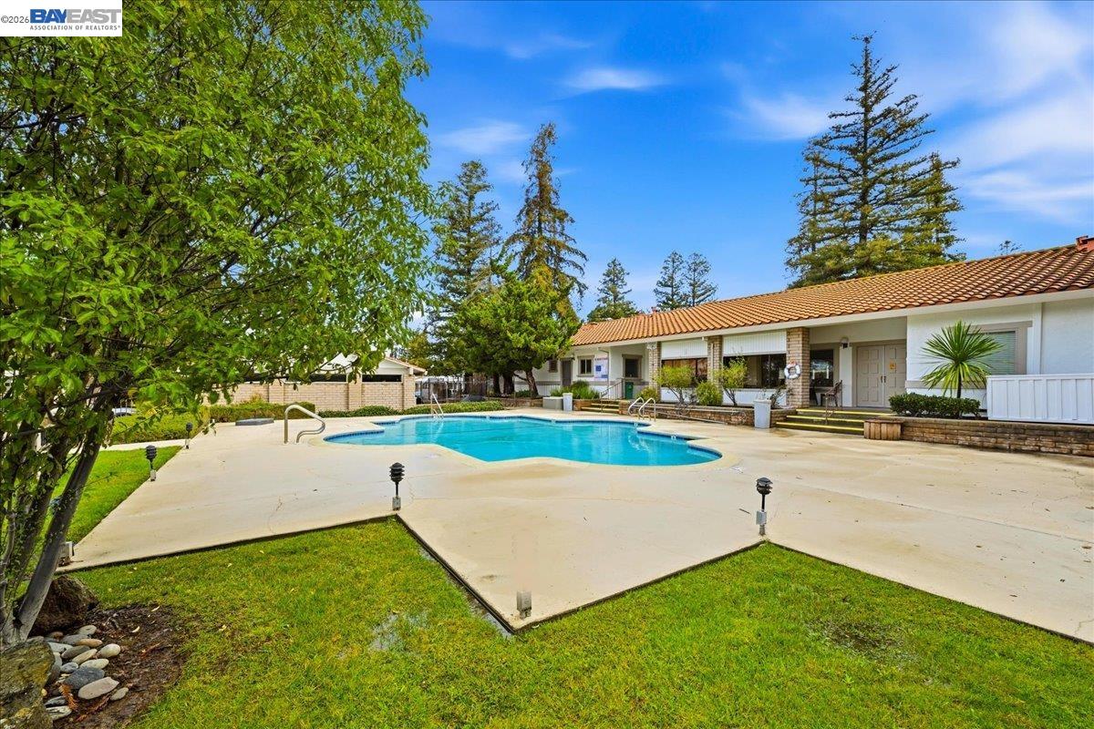 3231 Vineyard Ave SPC 93