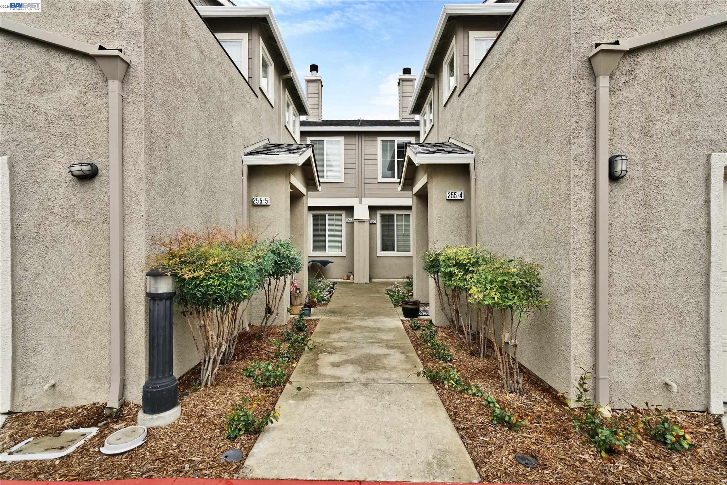 255 Wildrose Cmn # 5