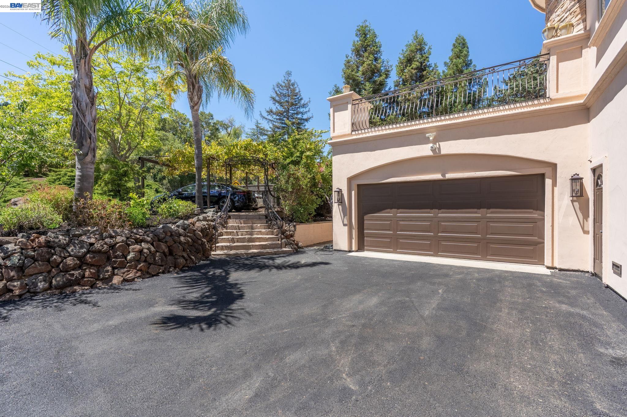 131 Montecito Crescent