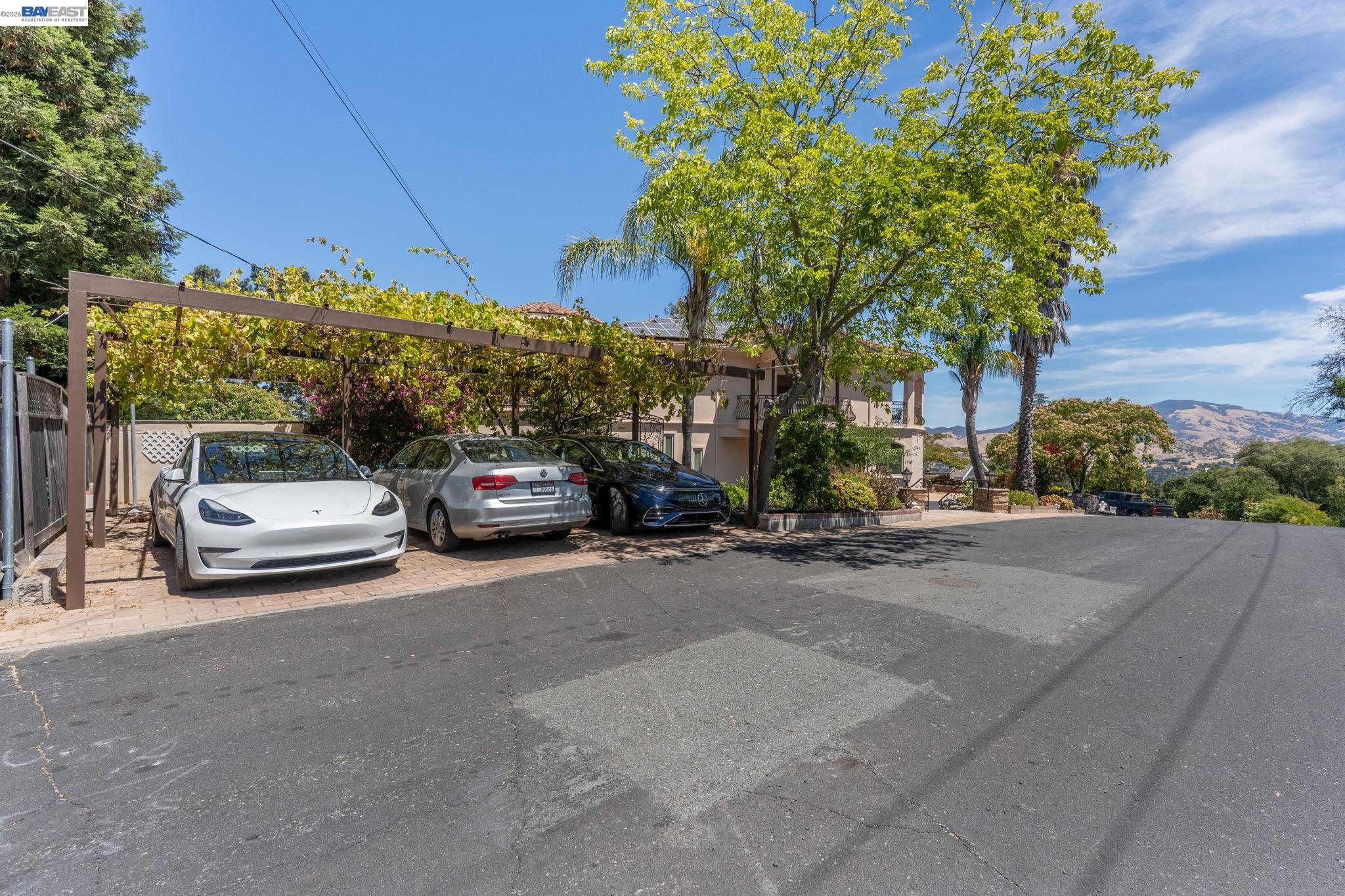 131 Montecito Crescent