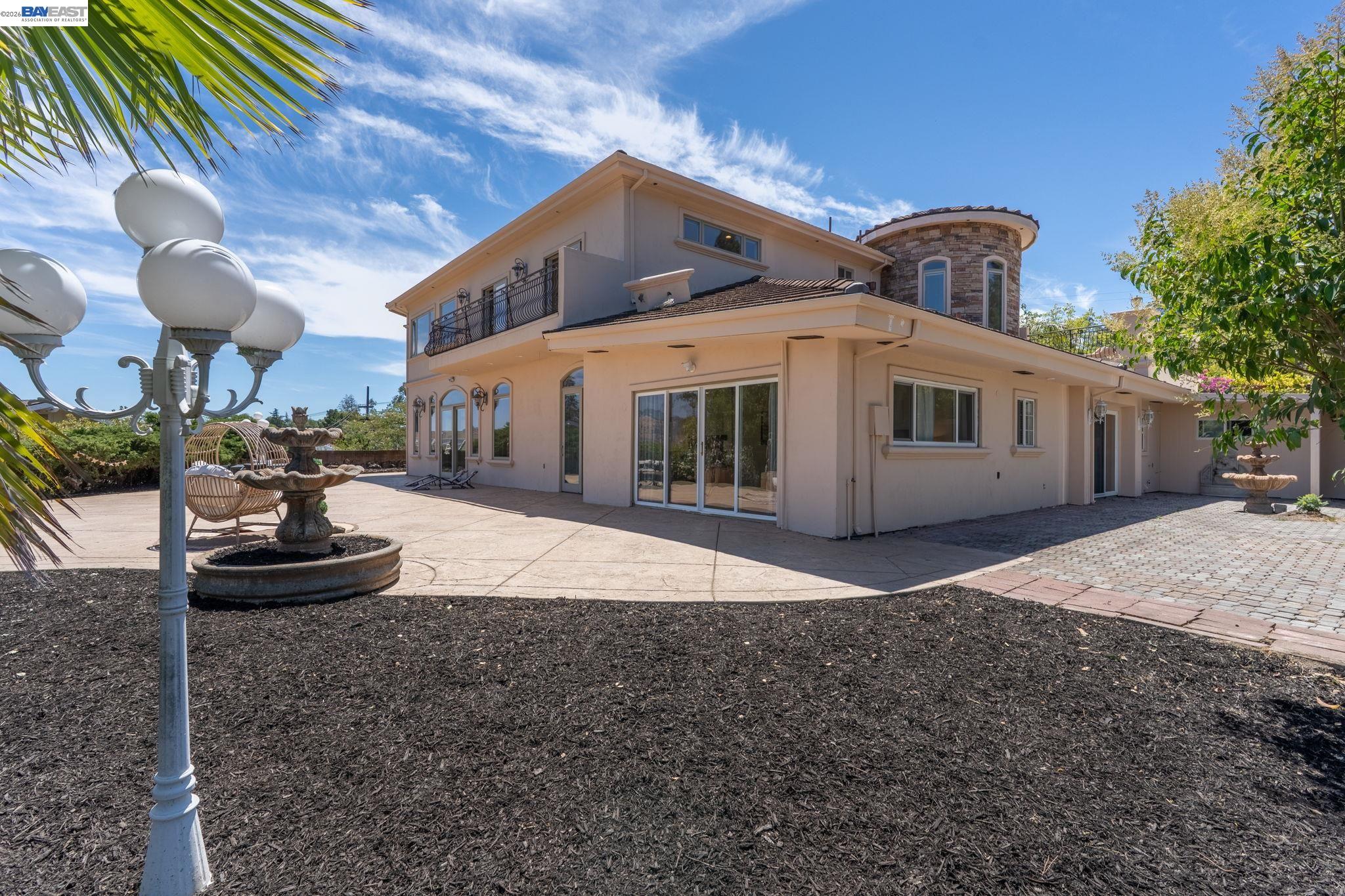 131 Montecito Crescent