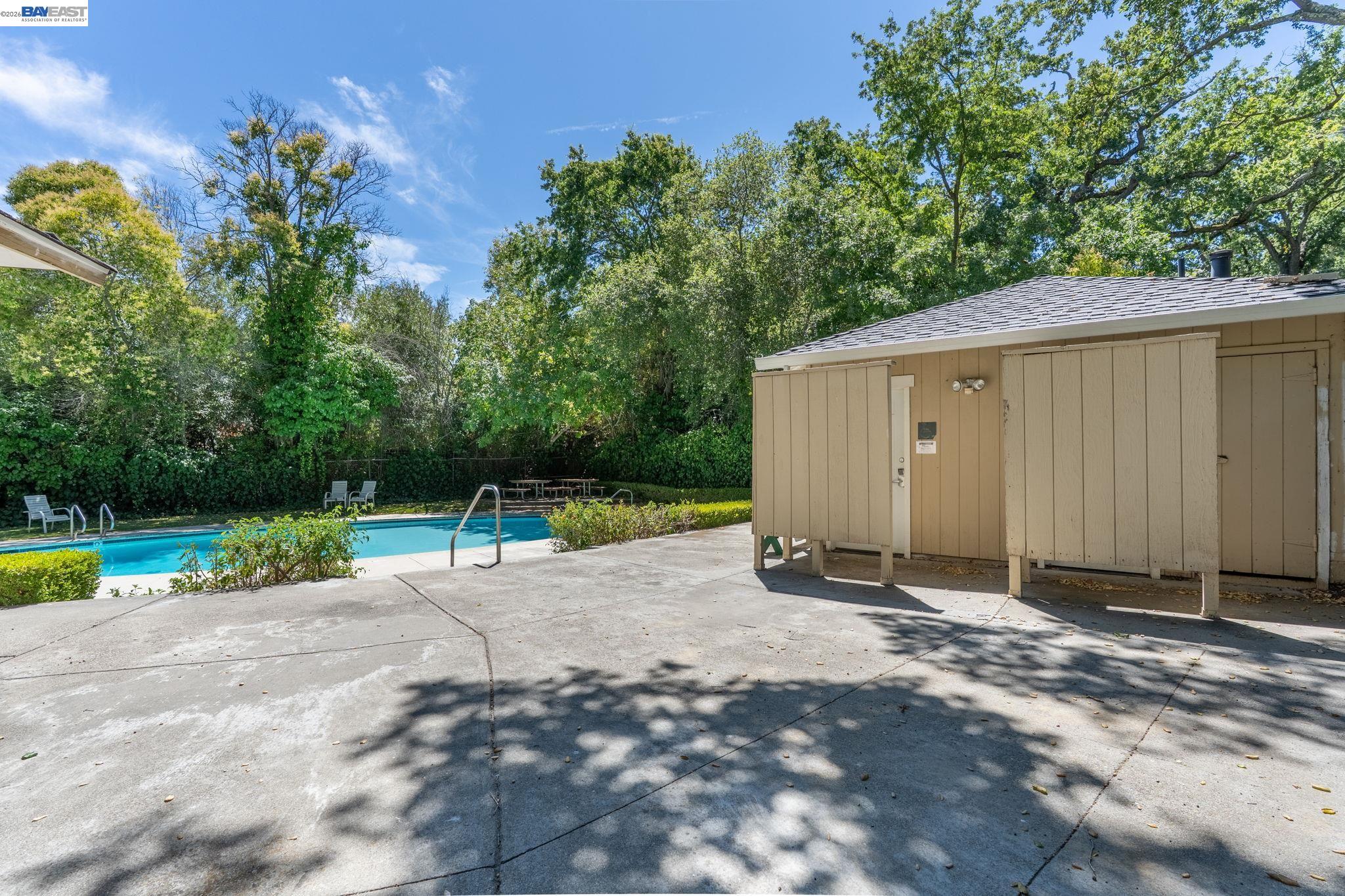 131 Montecito Crescent