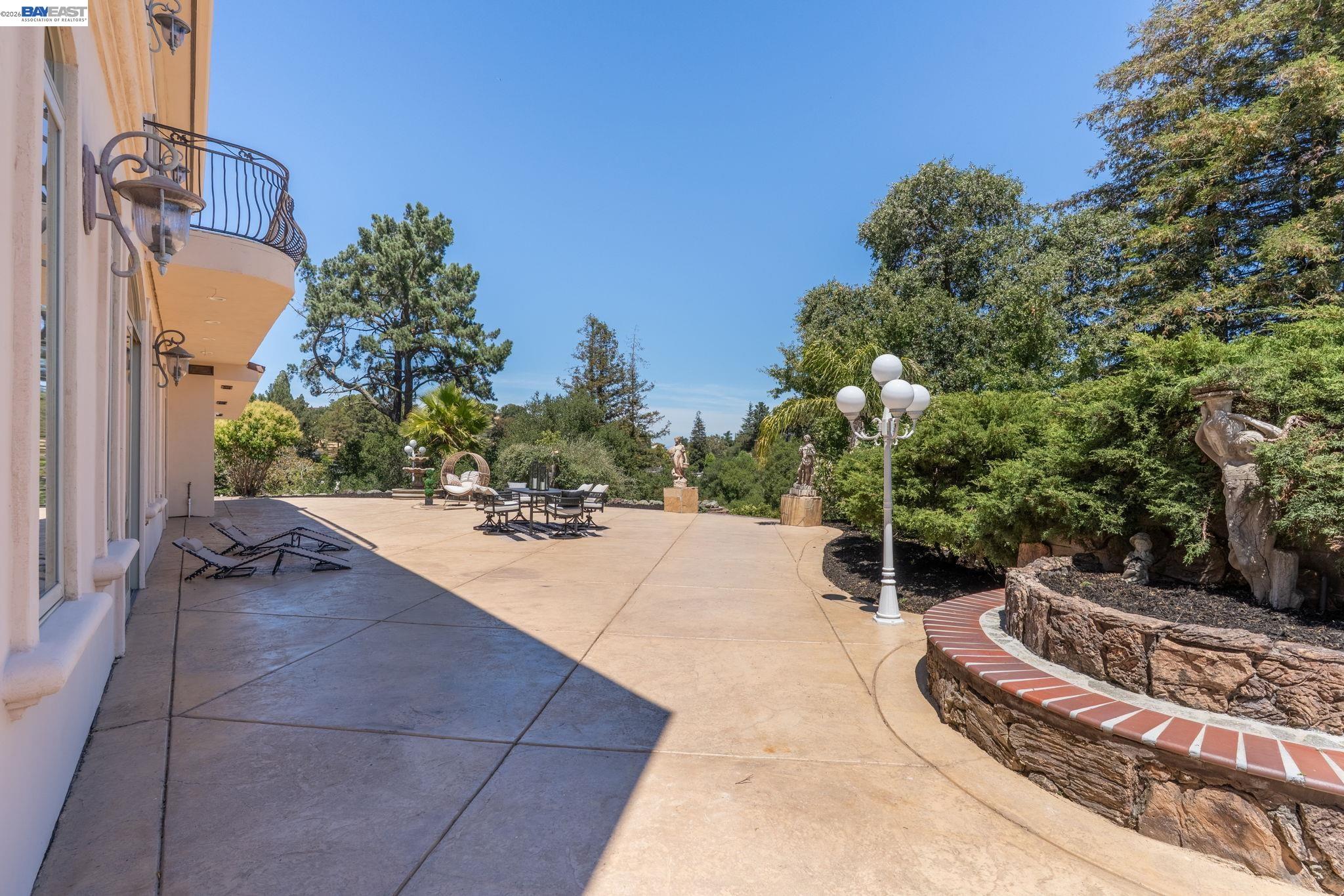 131 Montecito Crescent