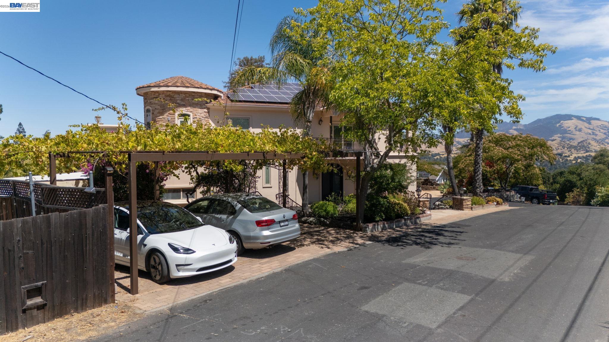 131 Montecito Crescent