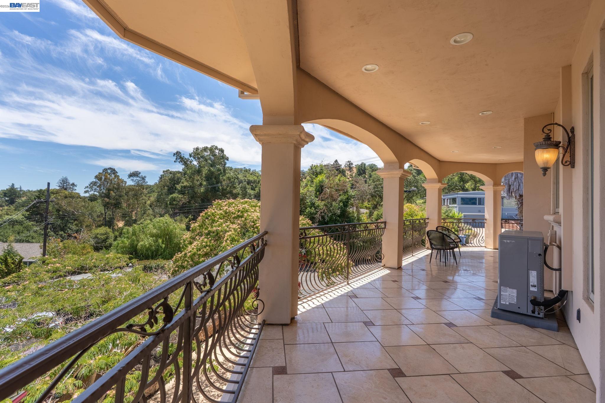 131 Montecito Crescent