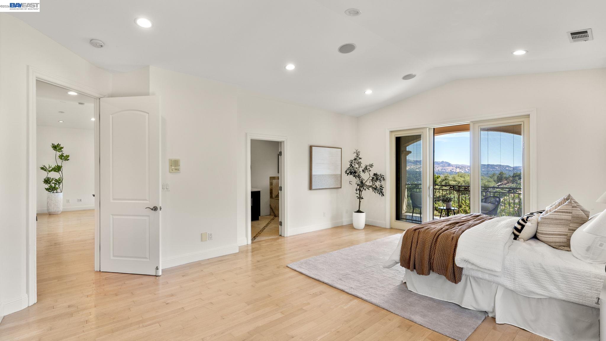 131 Montecito Crescent