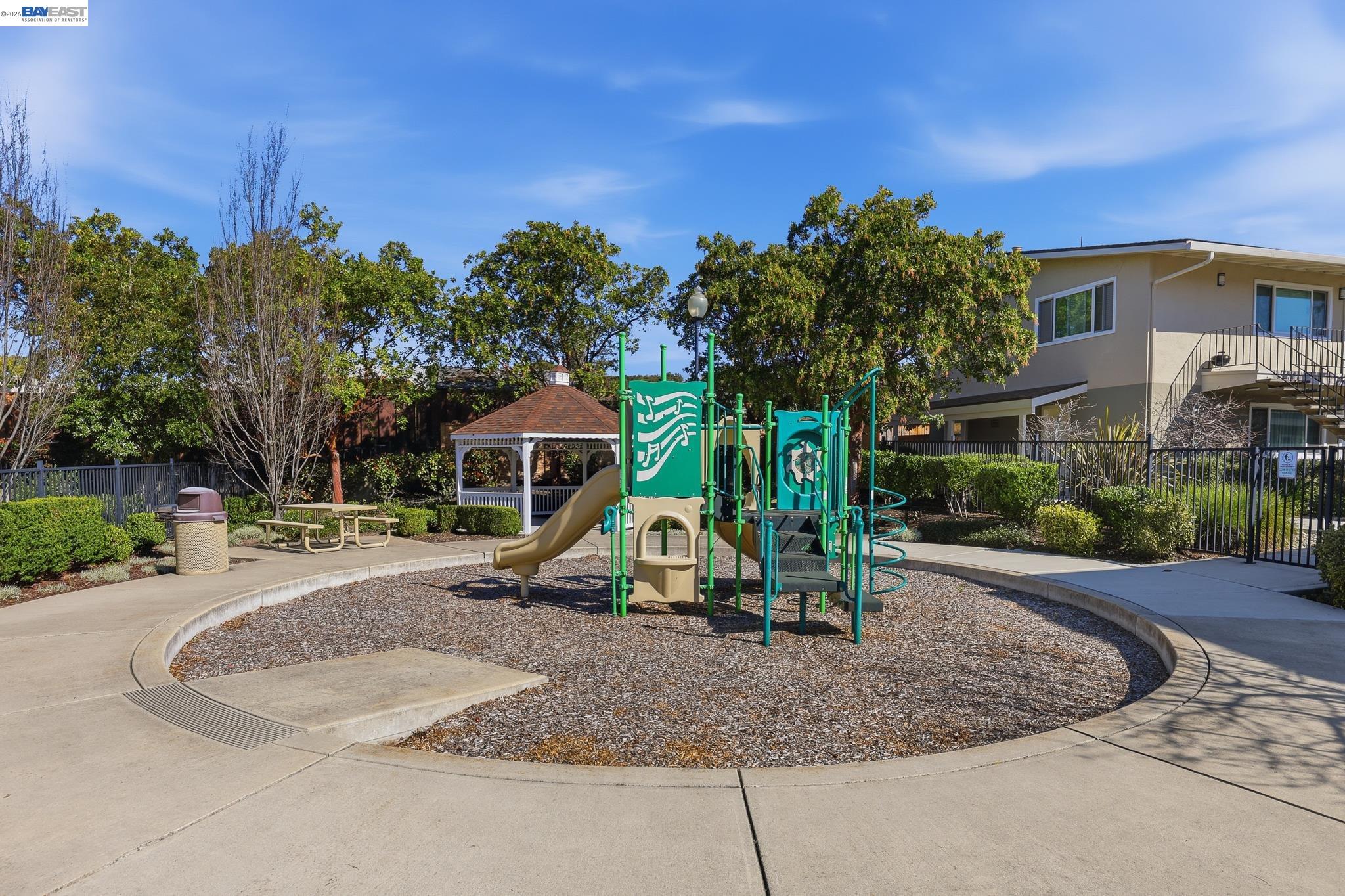 3937 Forest Cir