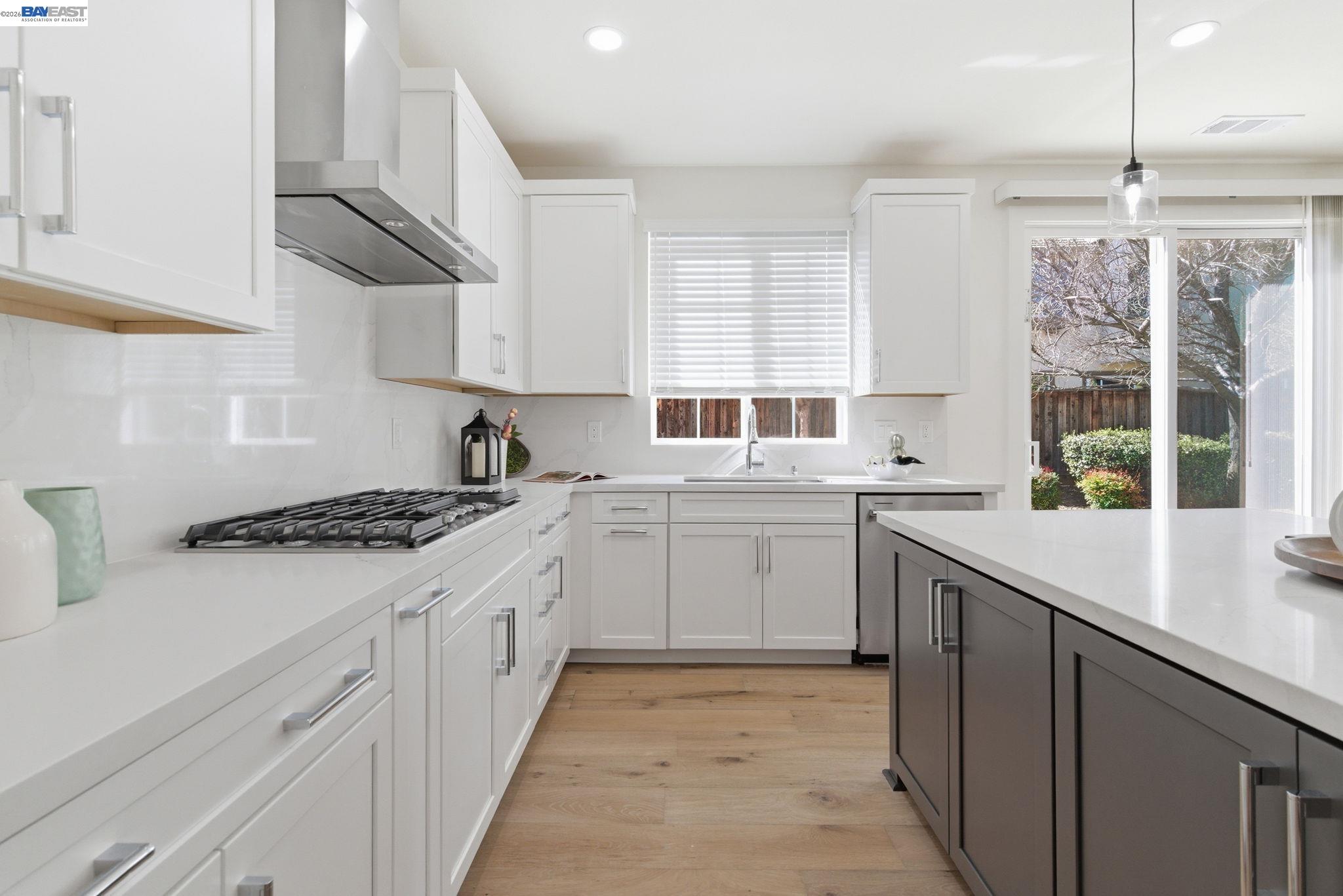 151 S Vista Hermosa St