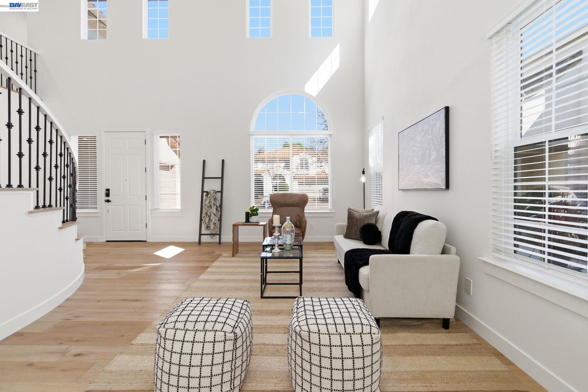 151 S Vista Hermosa St