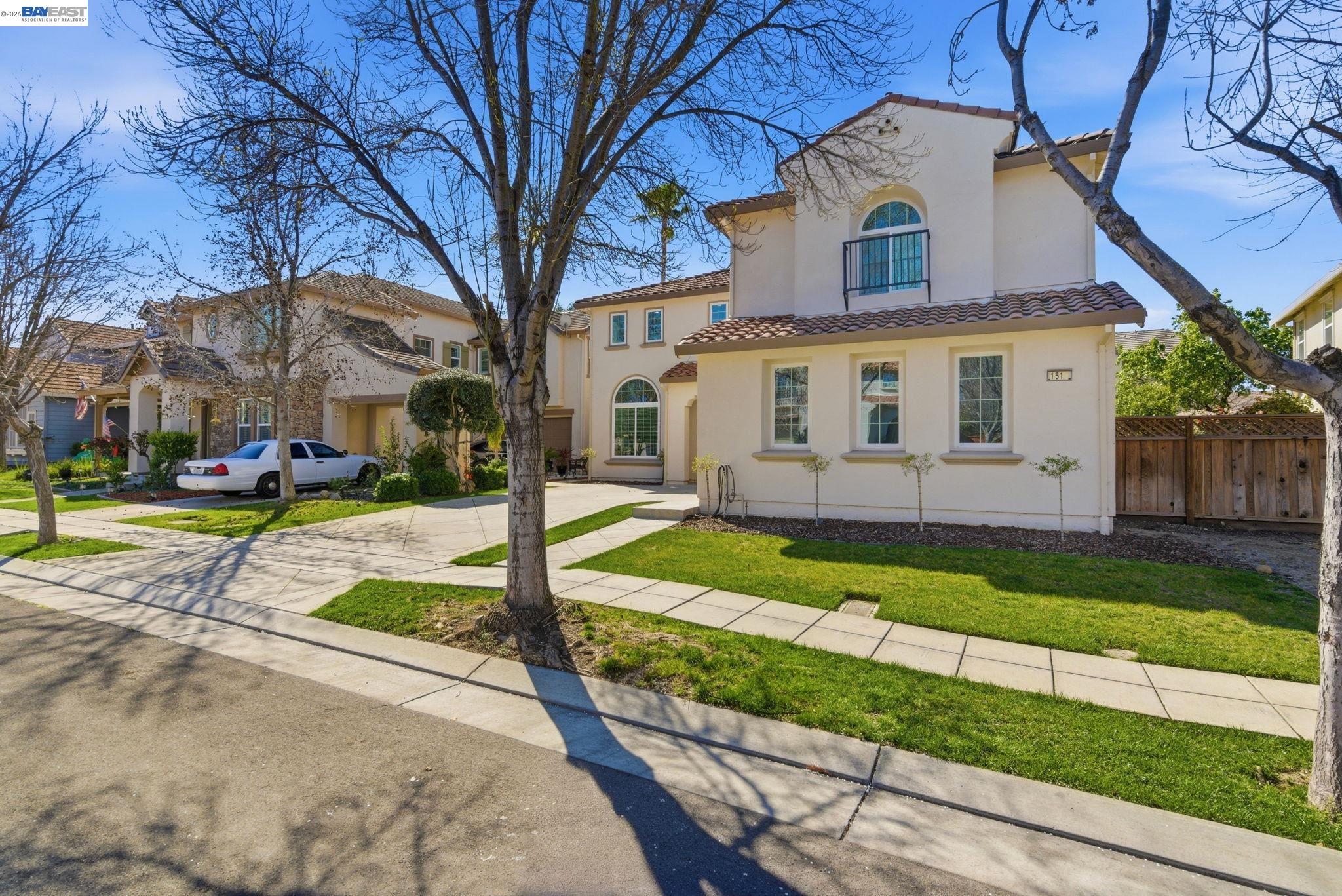 151 S Vista Hermosa St