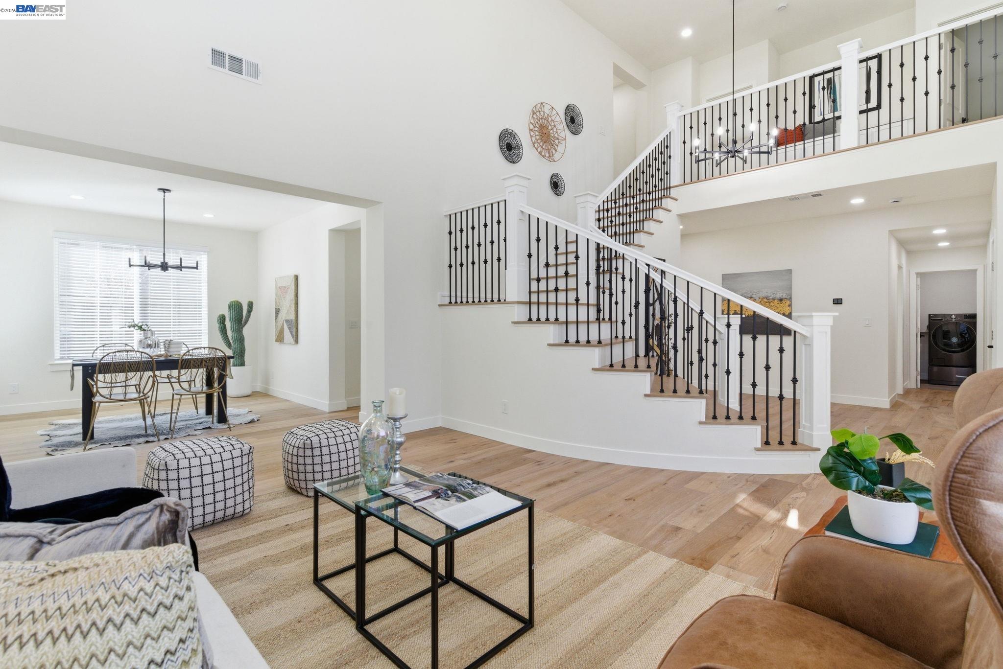 151 S Vista Hermosa St