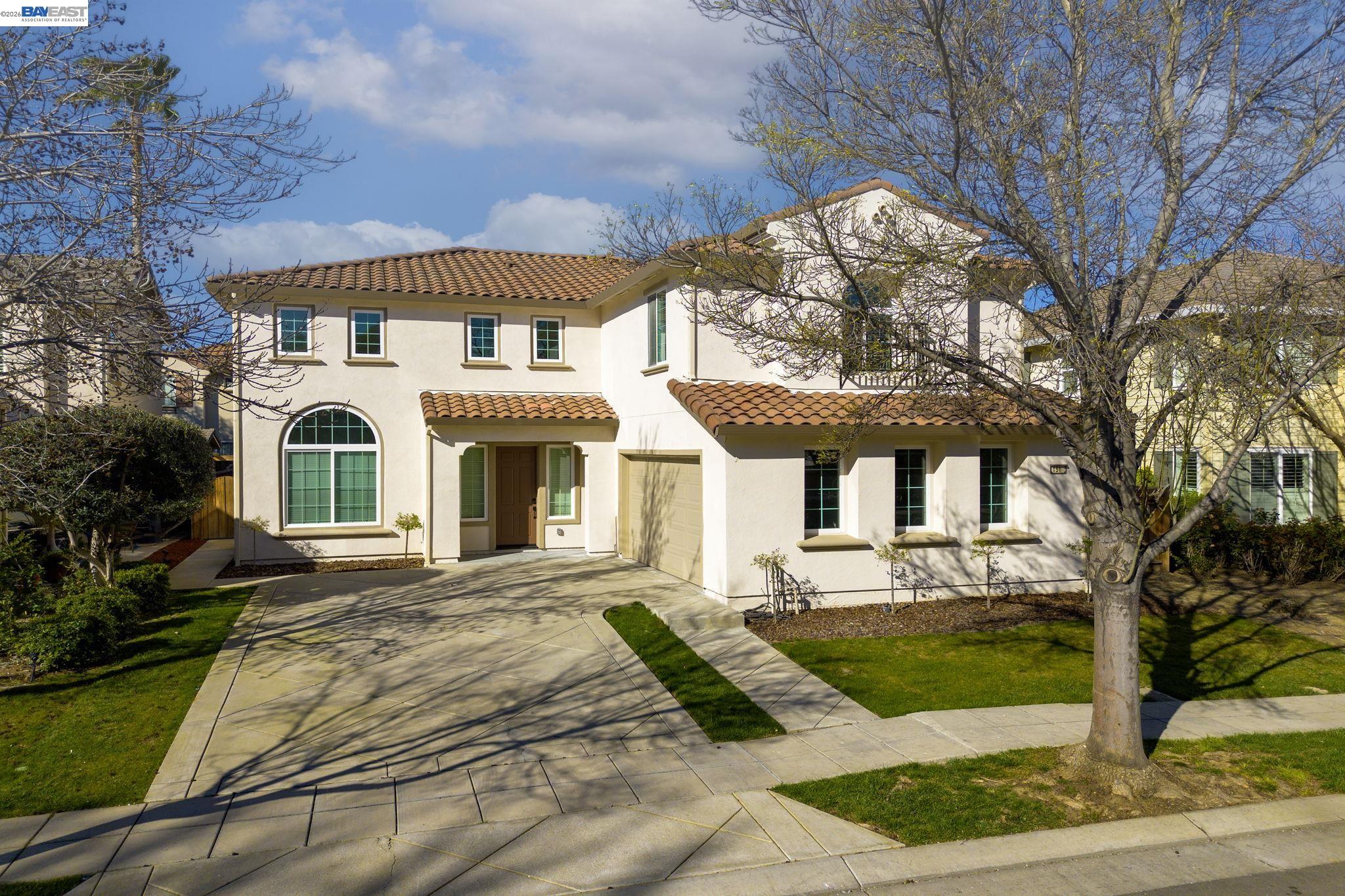 151 S Vista Hermosa St