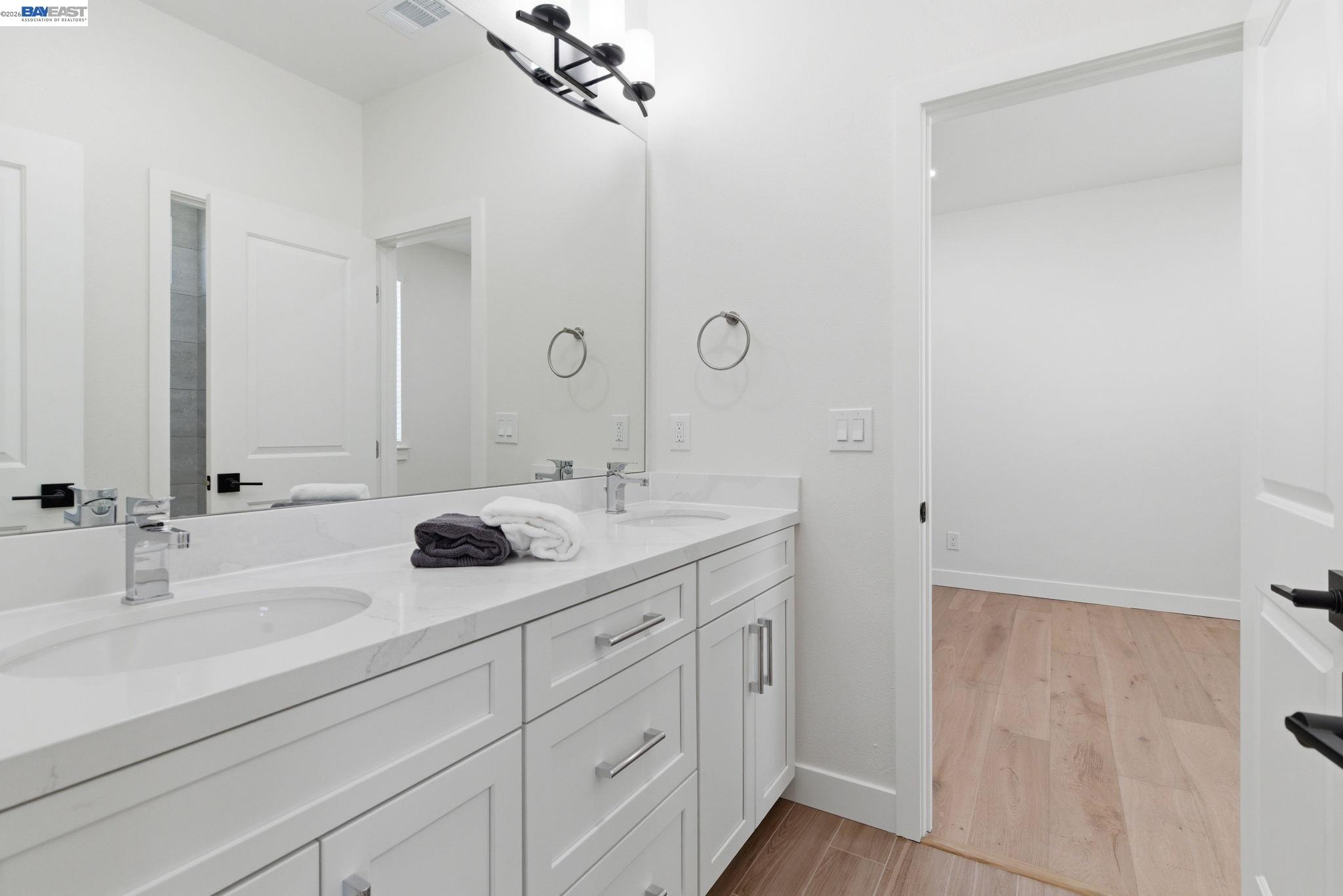 151 S Vista Hermosa St