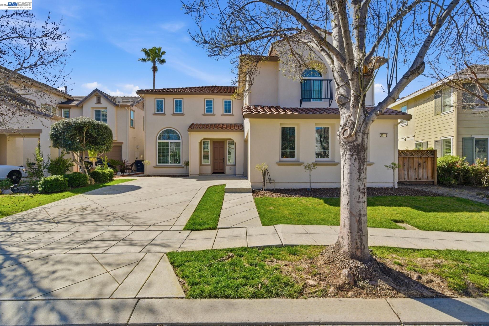 151 S Vista Hermosa St