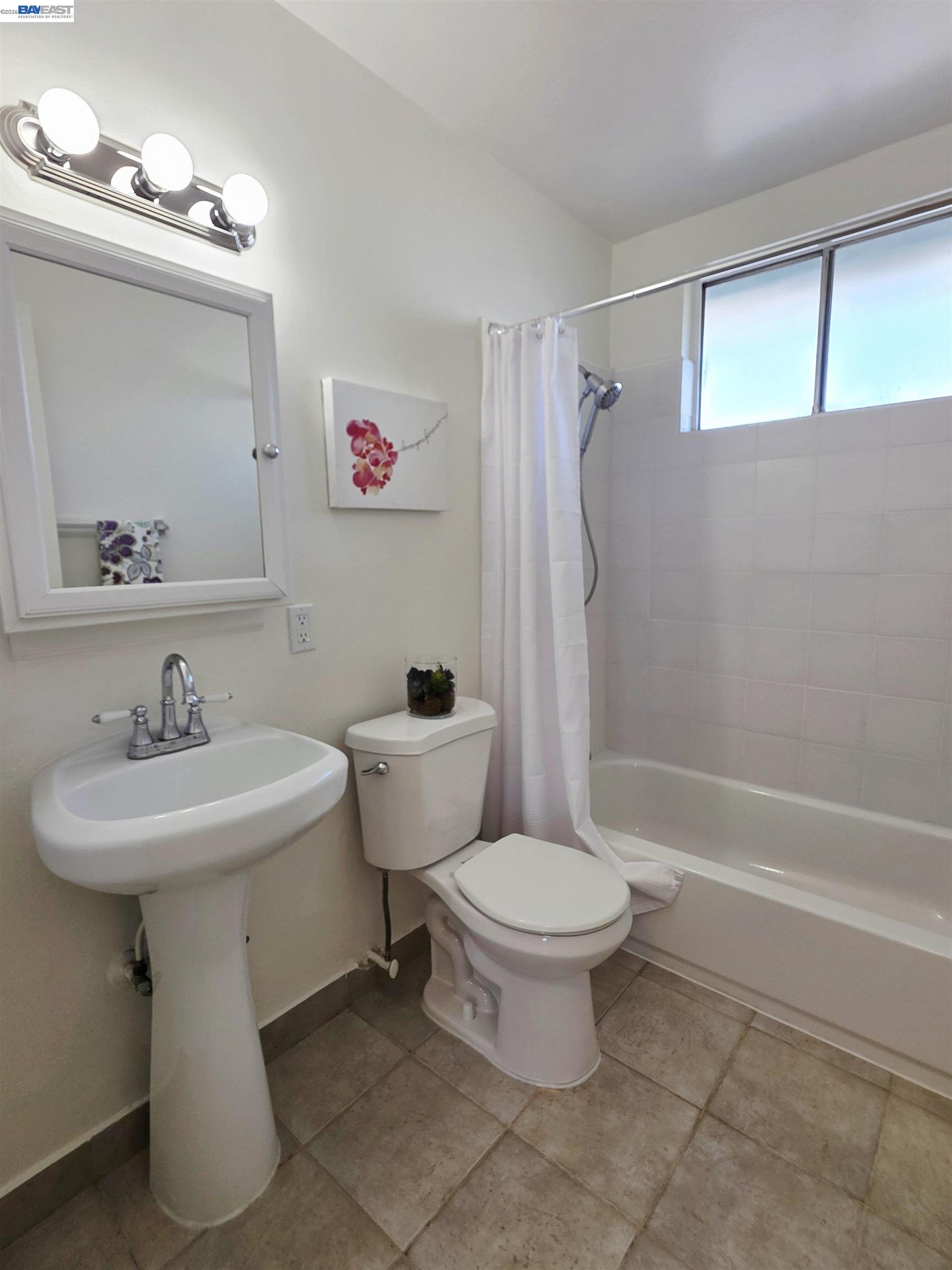 1552 Orchard Ave