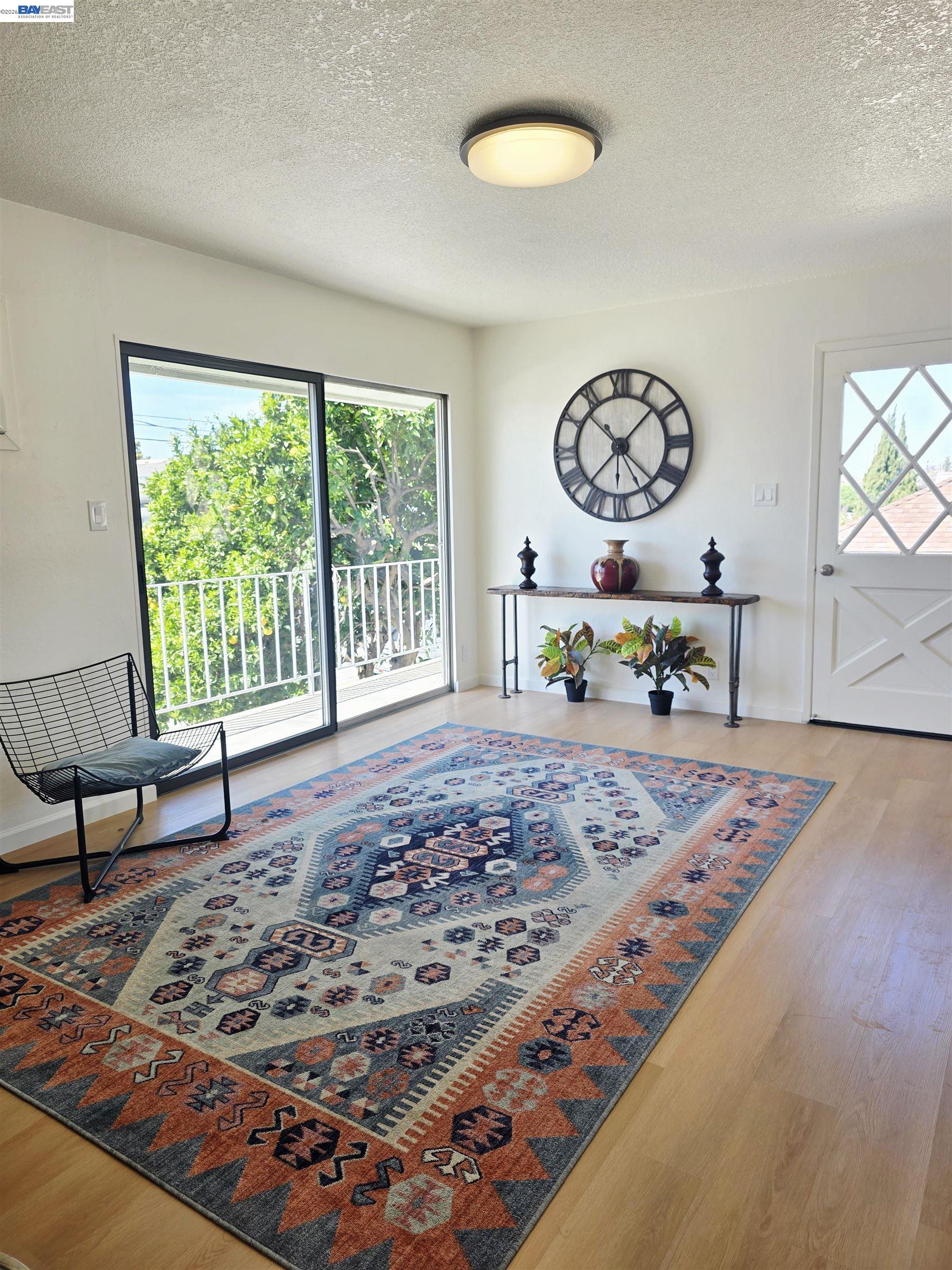 1552 Orchard Ave
