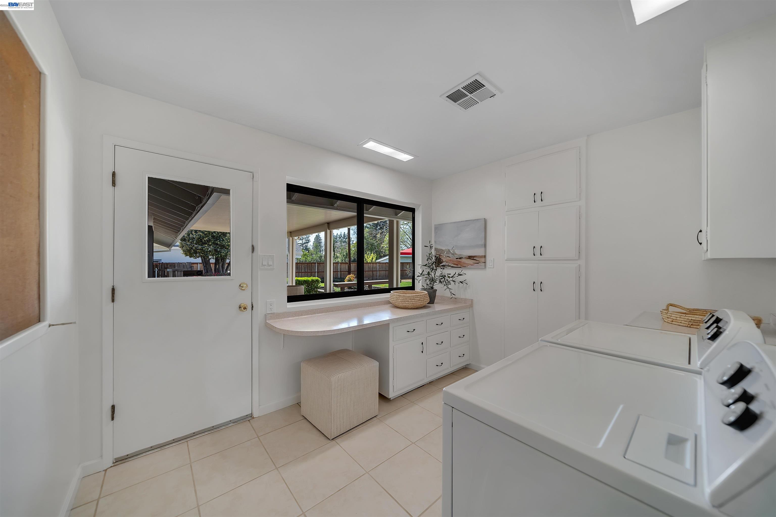 1121 El Sur Way