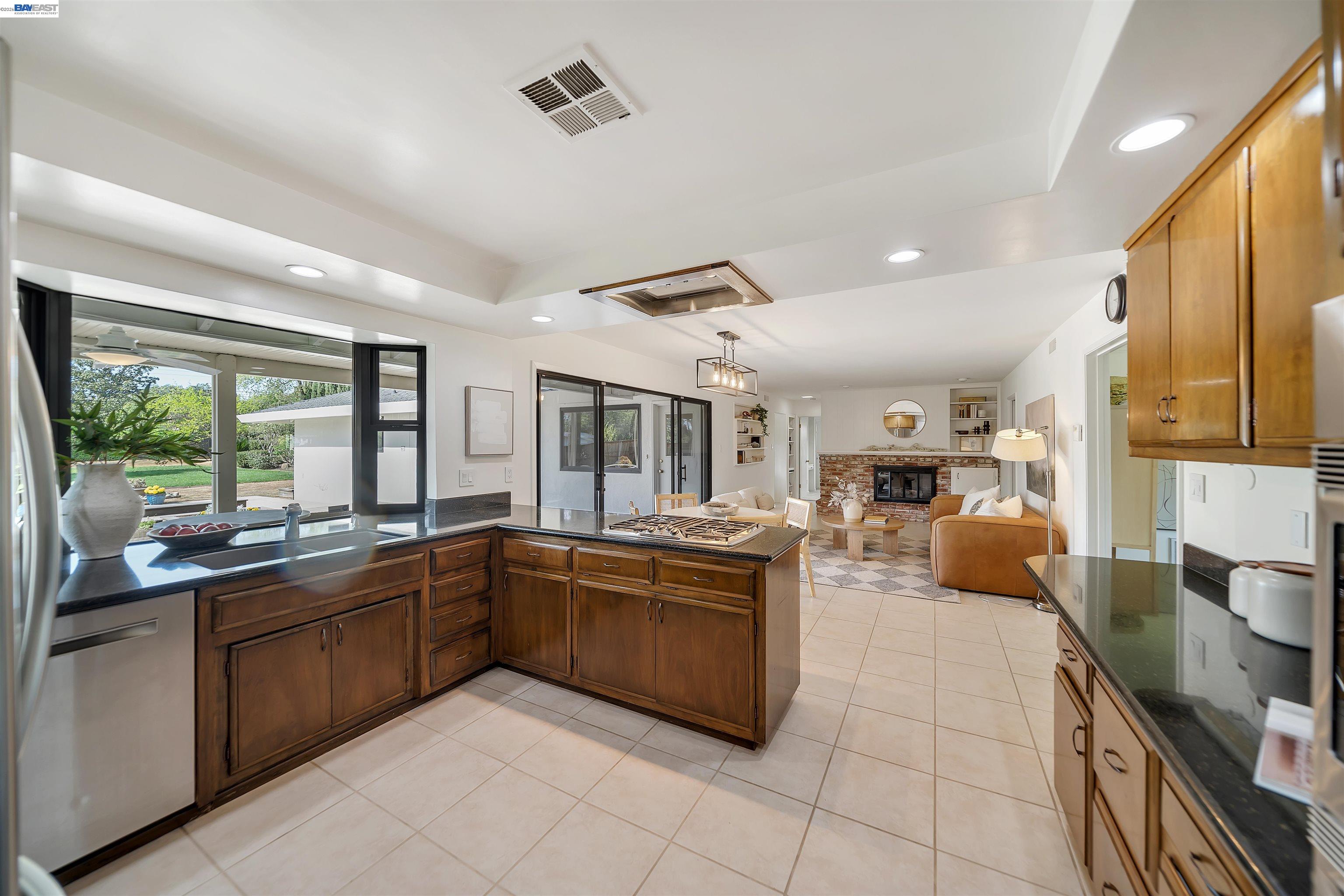 1121 El Sur Way