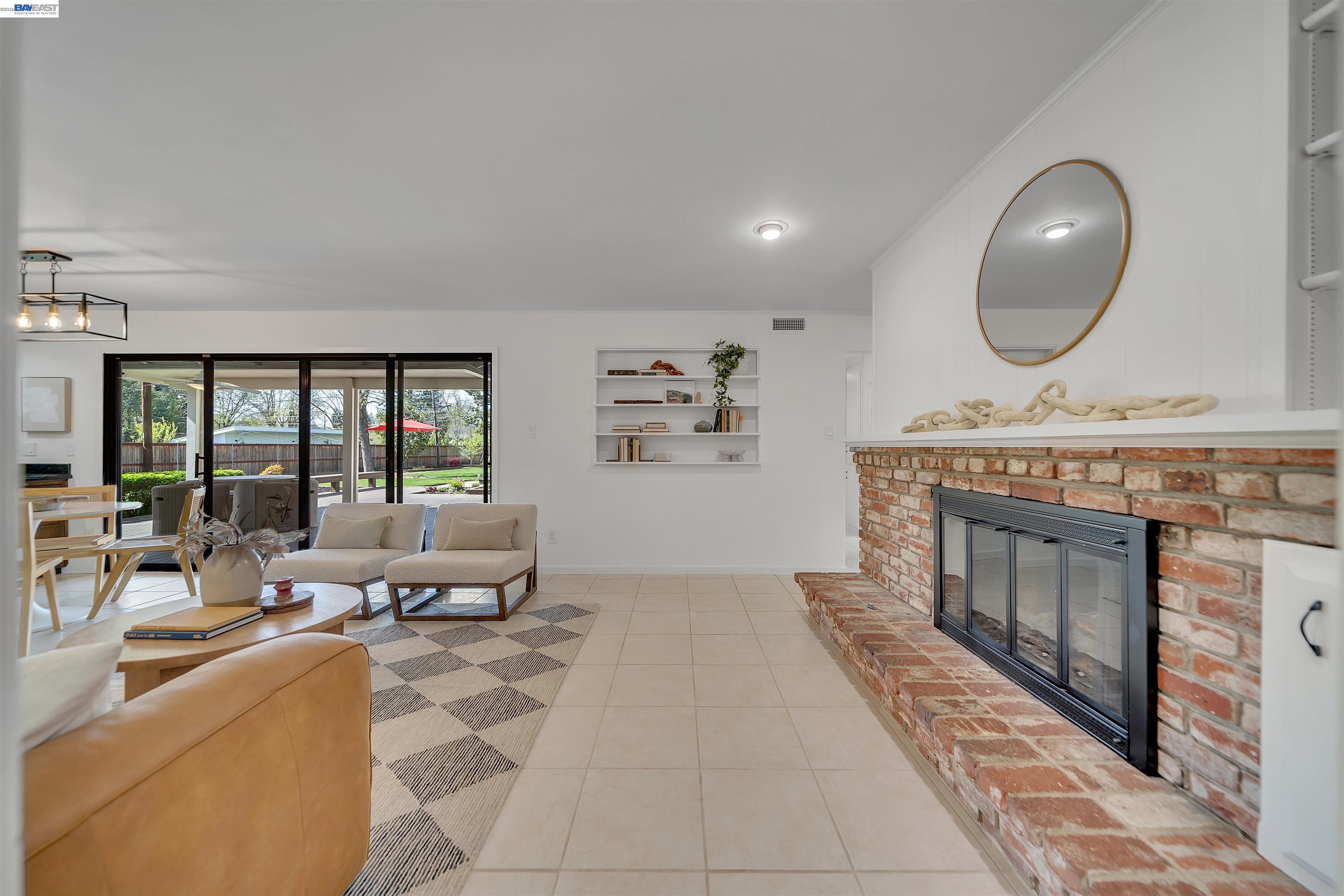 1121 El Sur Way