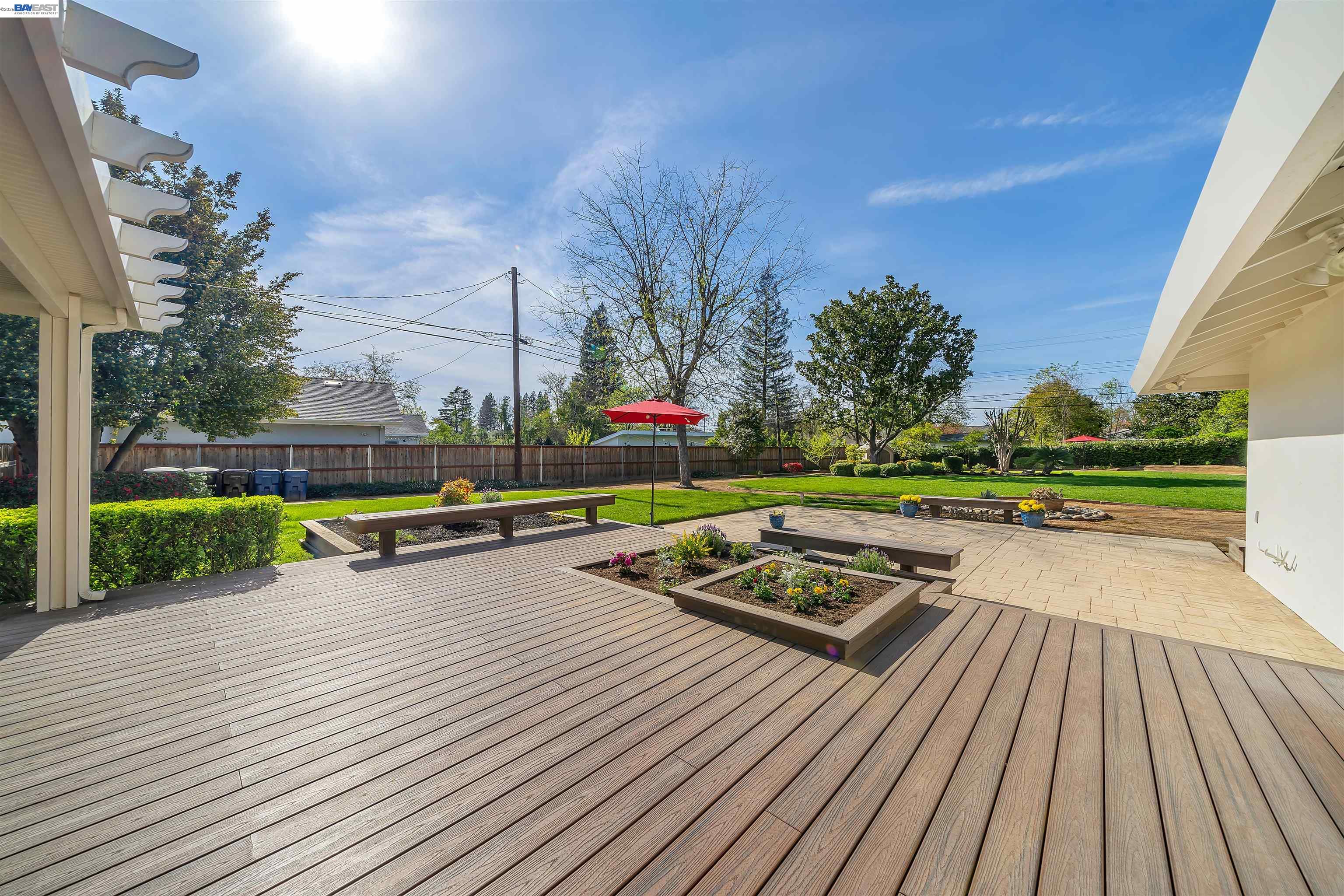 1121 El Sur Way