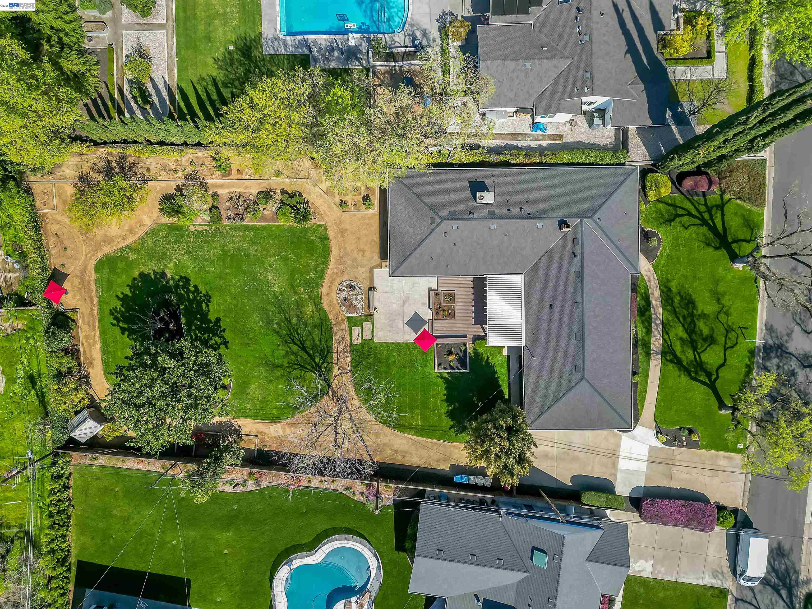 1121 El Sur Way