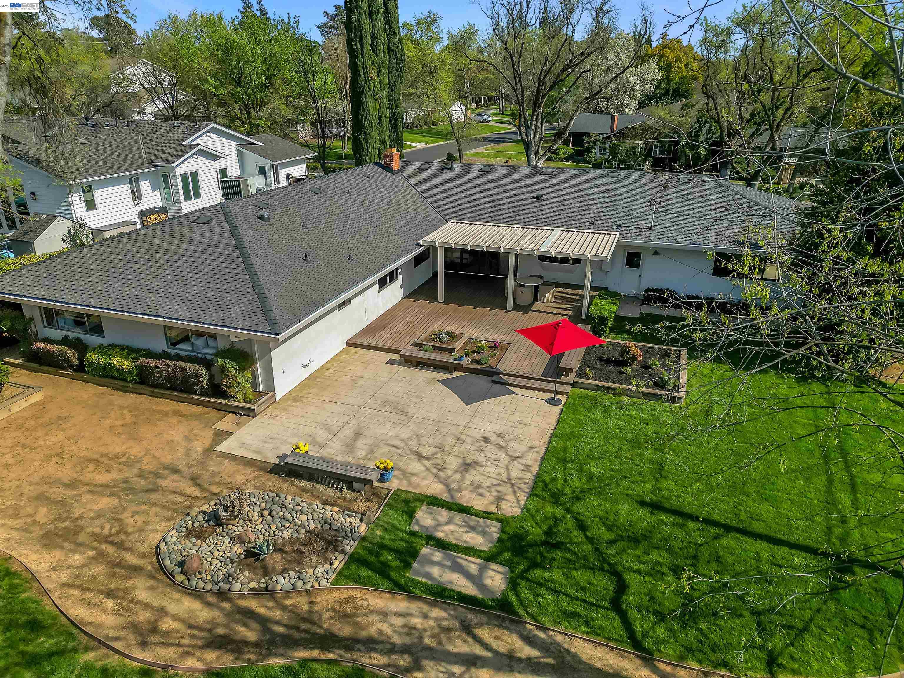 1121 El Sur Way