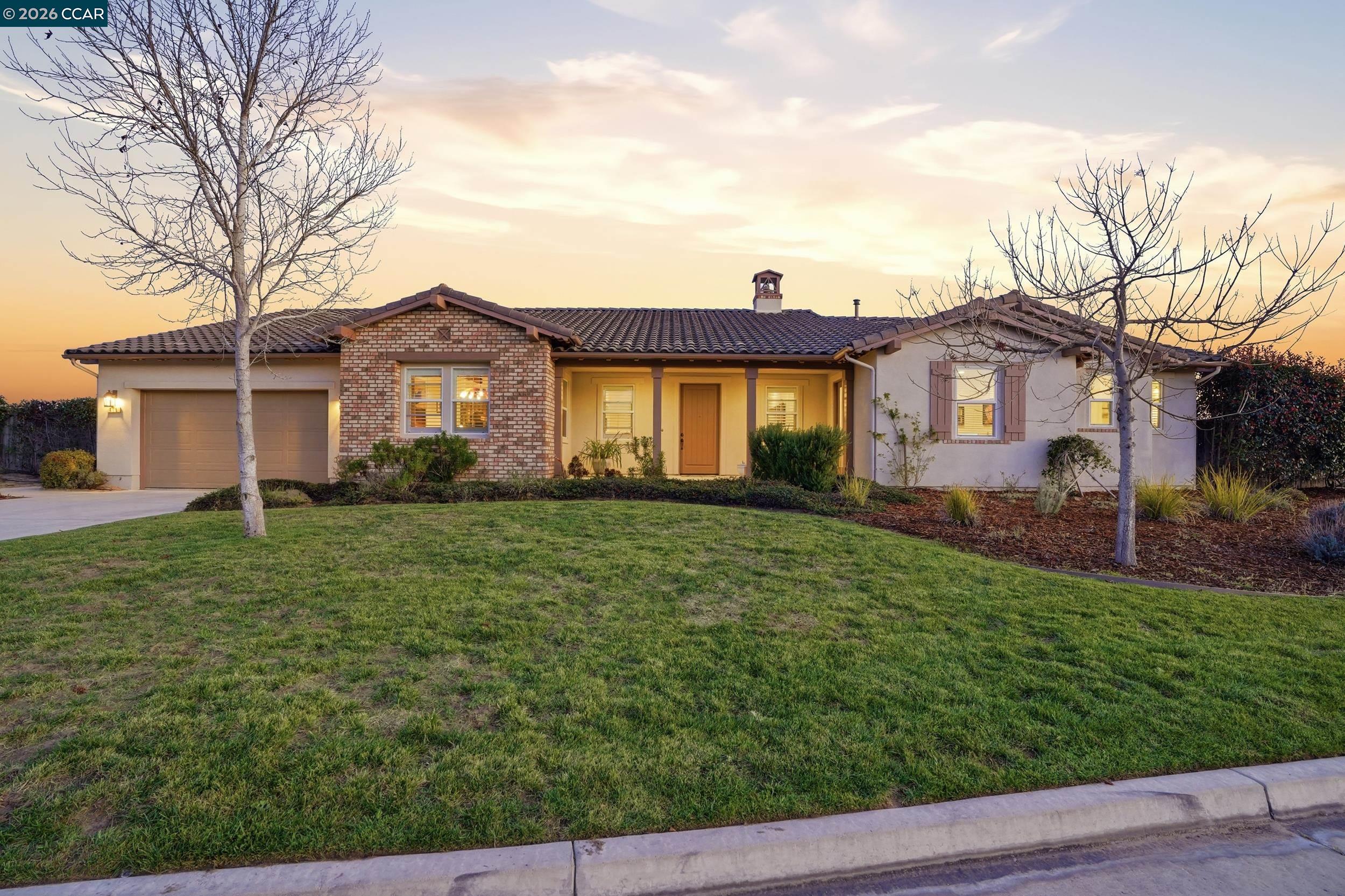 372 Falcon Crest Dr
