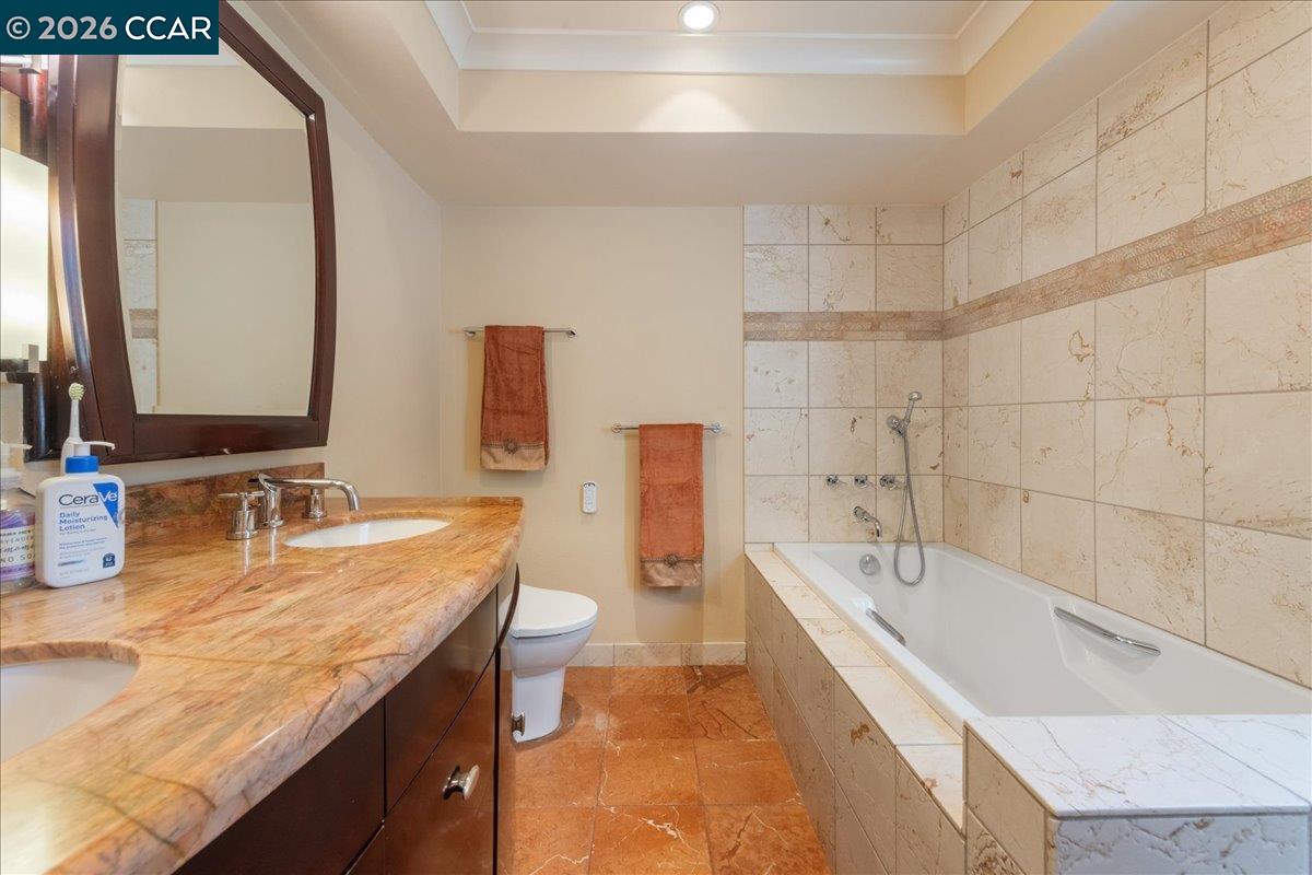 2100 Skycrest Dr # 12