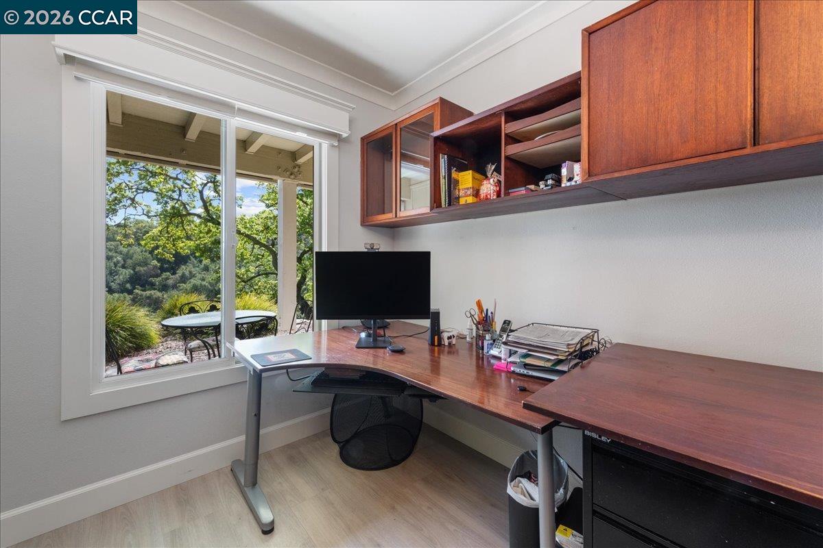 2100 Skycrest Dr # 12