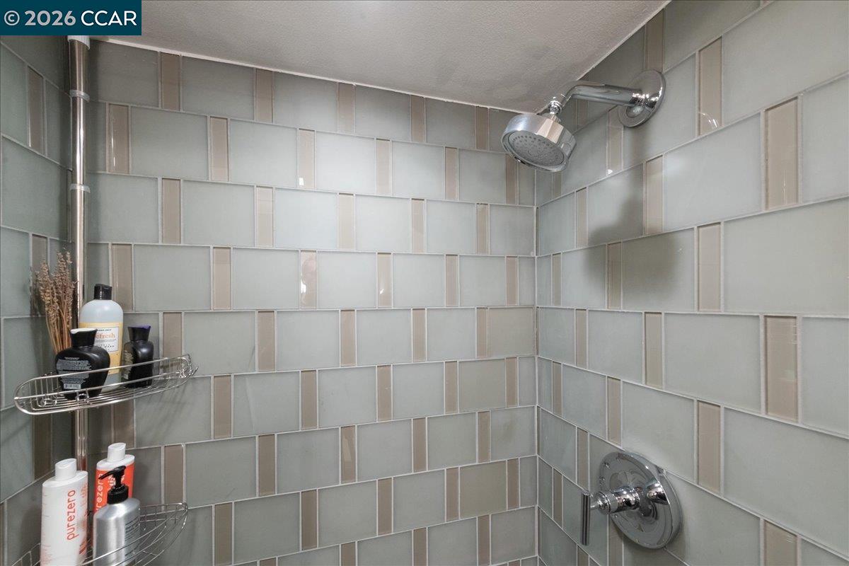 2100 Skycrest Dr # 12