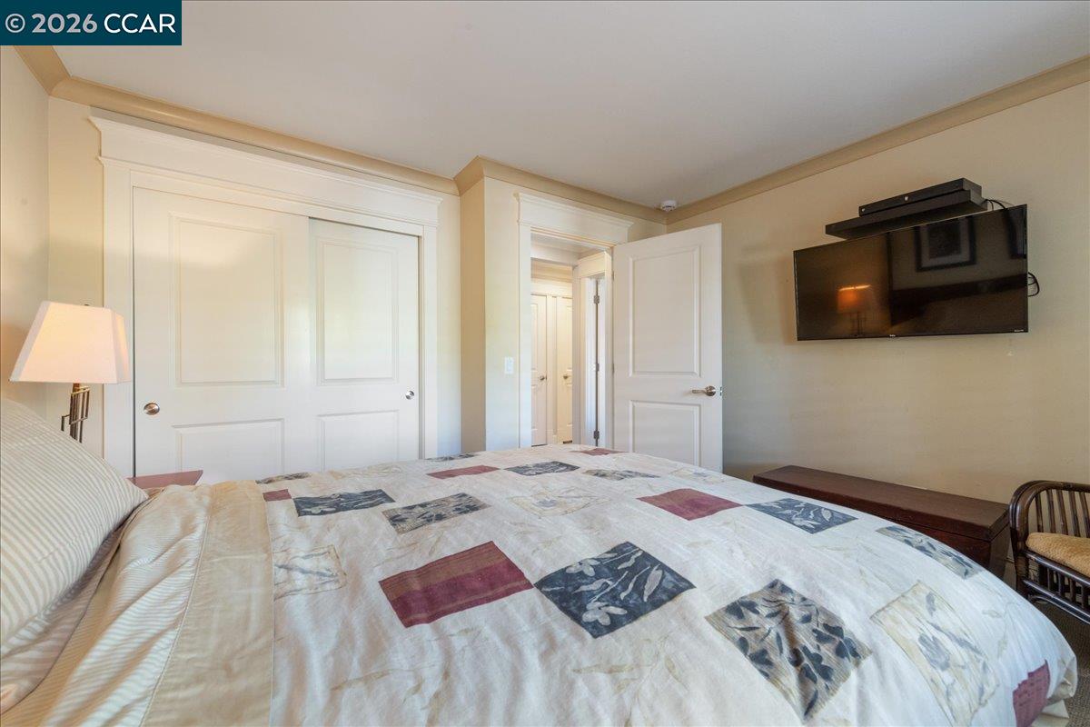 2100 Skycrest Dr # 12