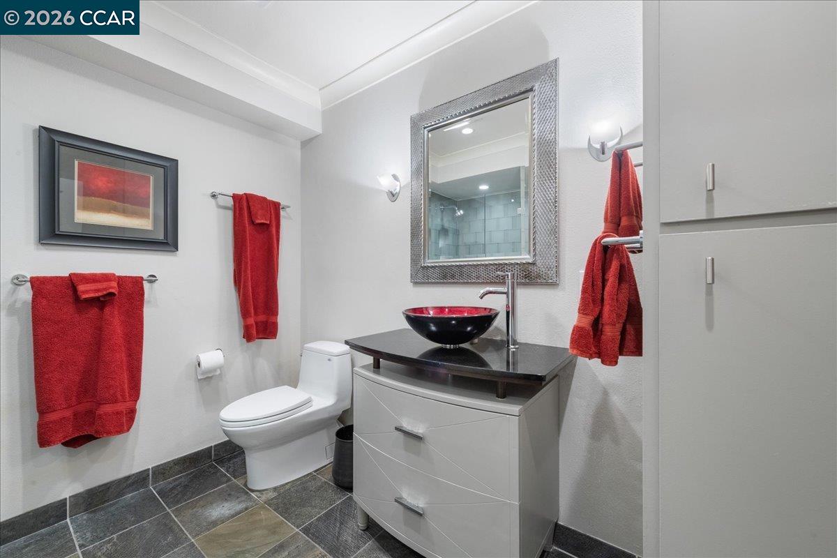 2100 Skycrest Dr # 12