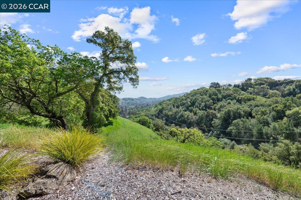 2100 Skycrest Dr # 12