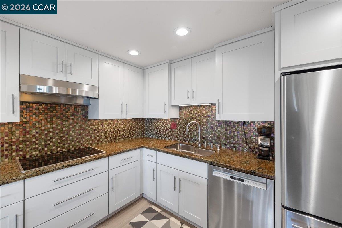 2100 Skycrest Dr # 12