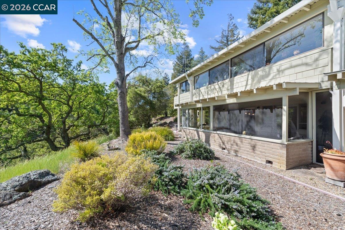 2100 Skycrest Dr # 12