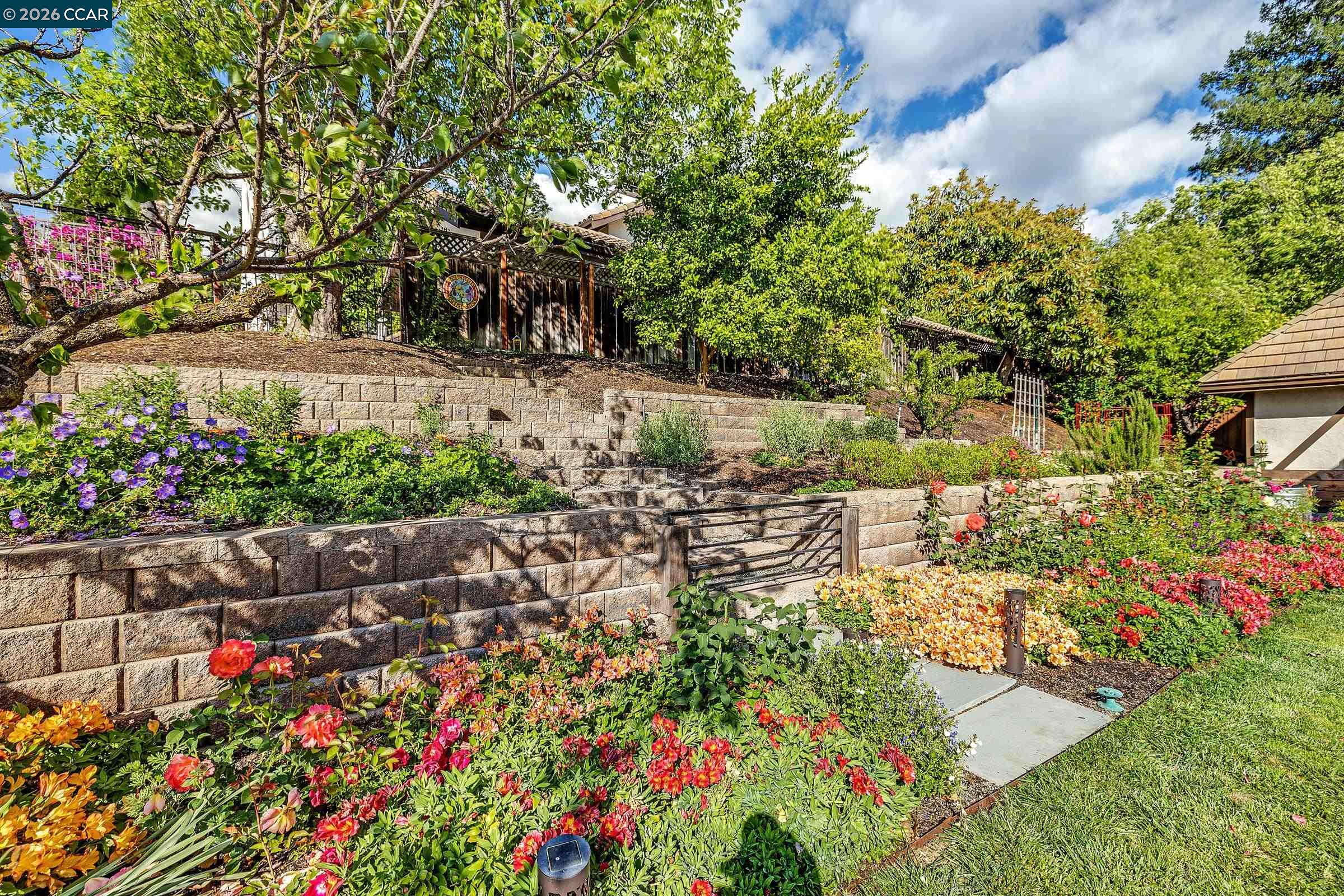 409 Full Moon Way