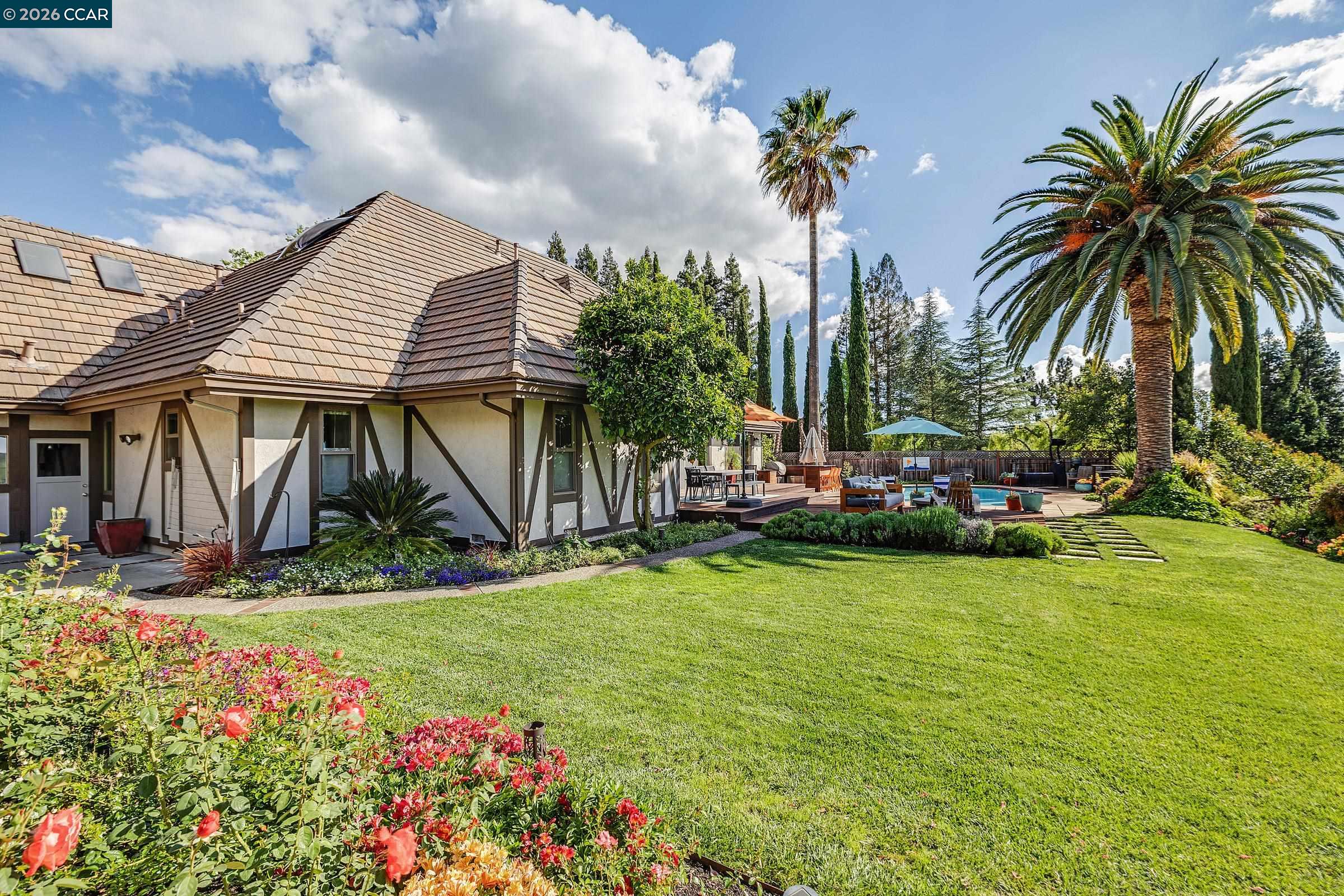 409 Full Moon Way