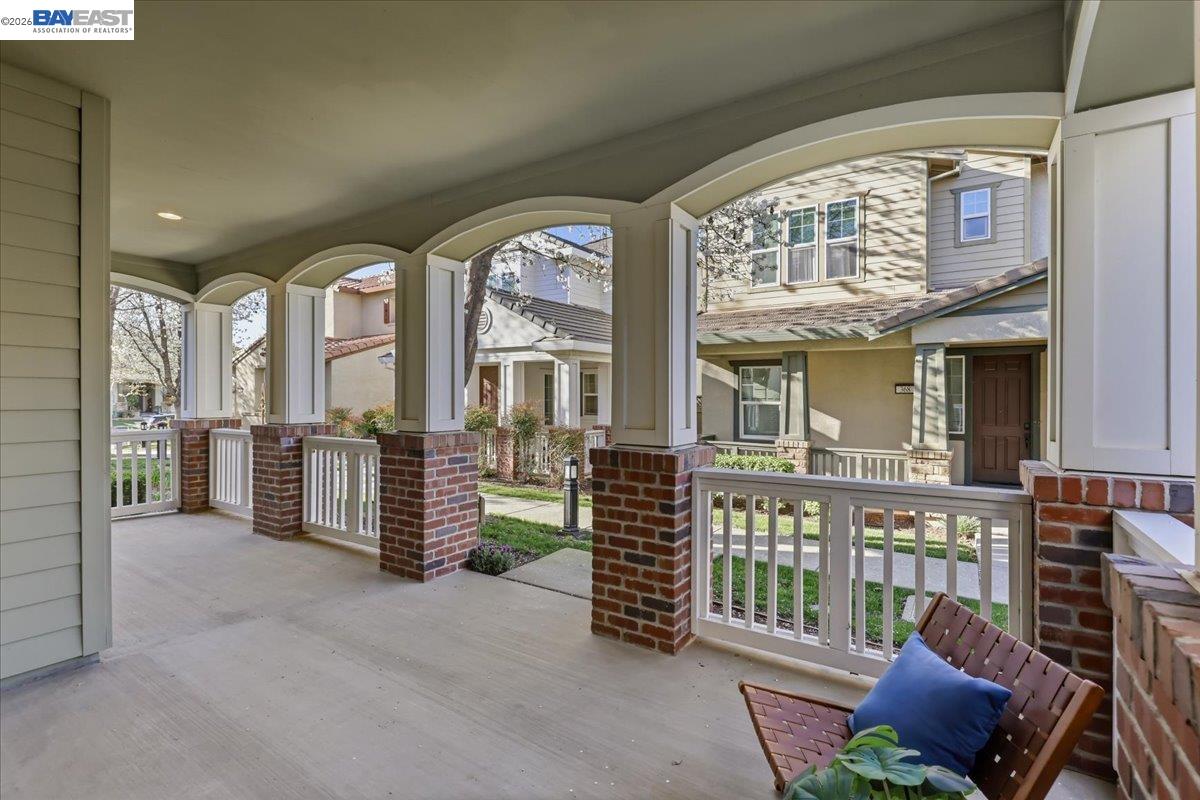 369 W Tuscan Ln