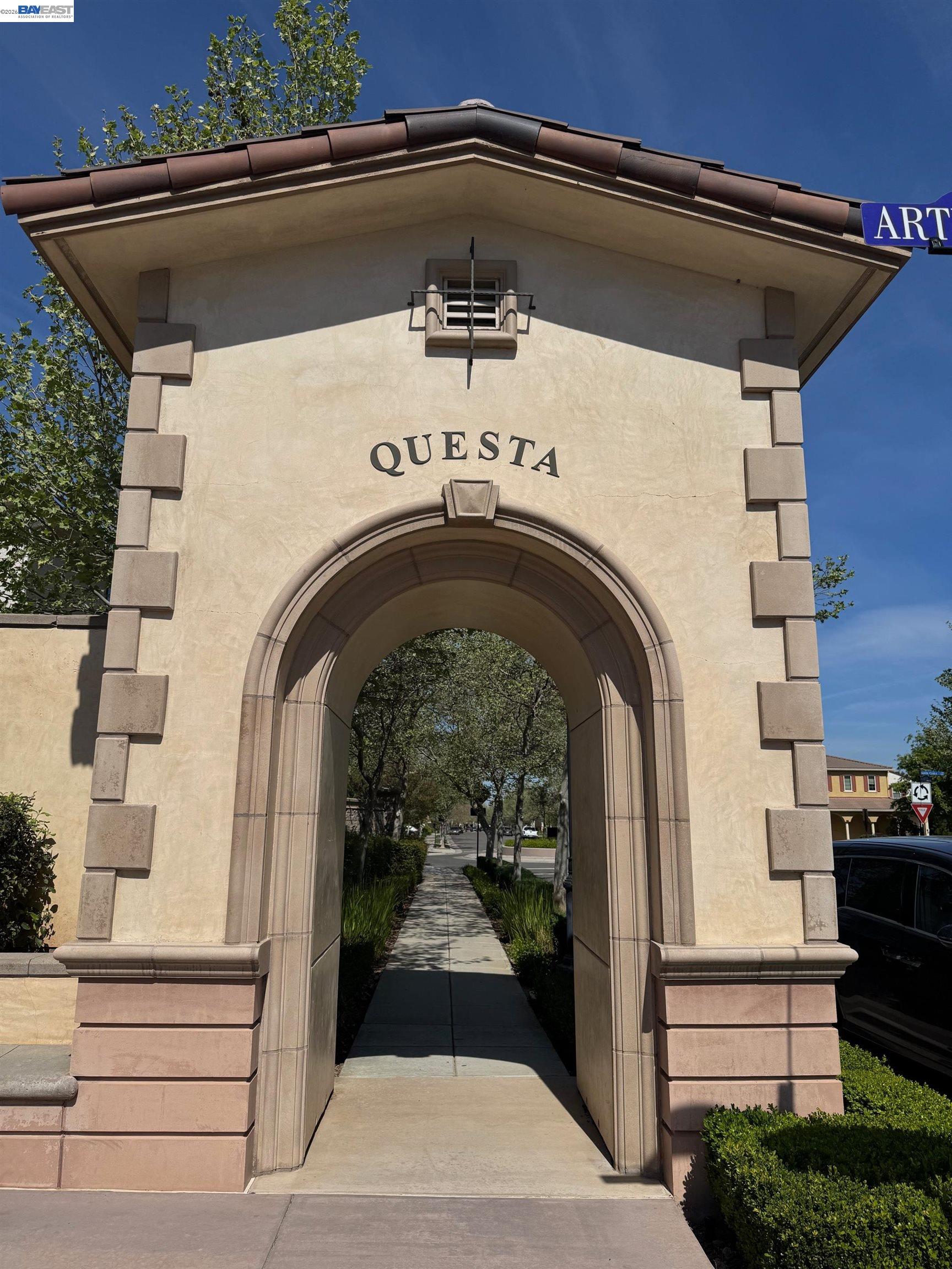 369 W Tuscan Ln