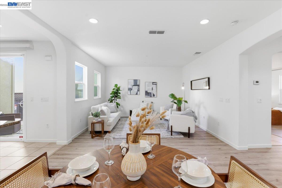 369 W Tuscan Ln