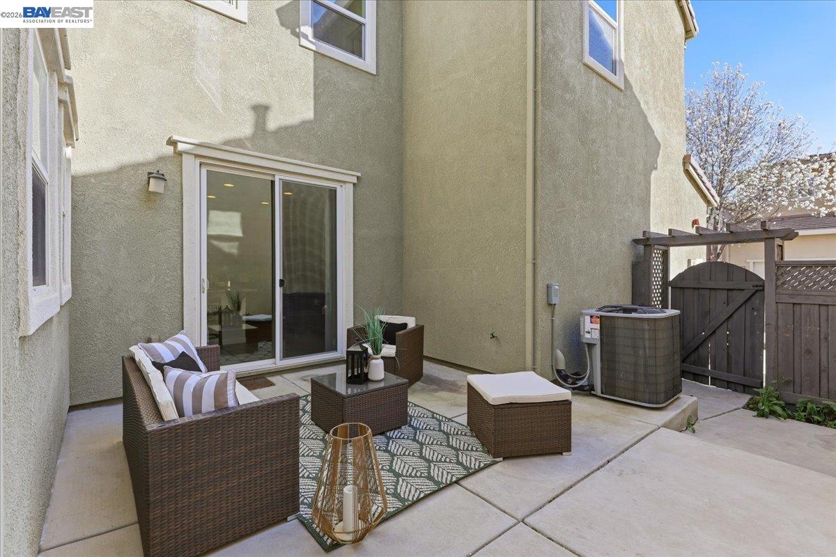 369 W Tuscan Ln