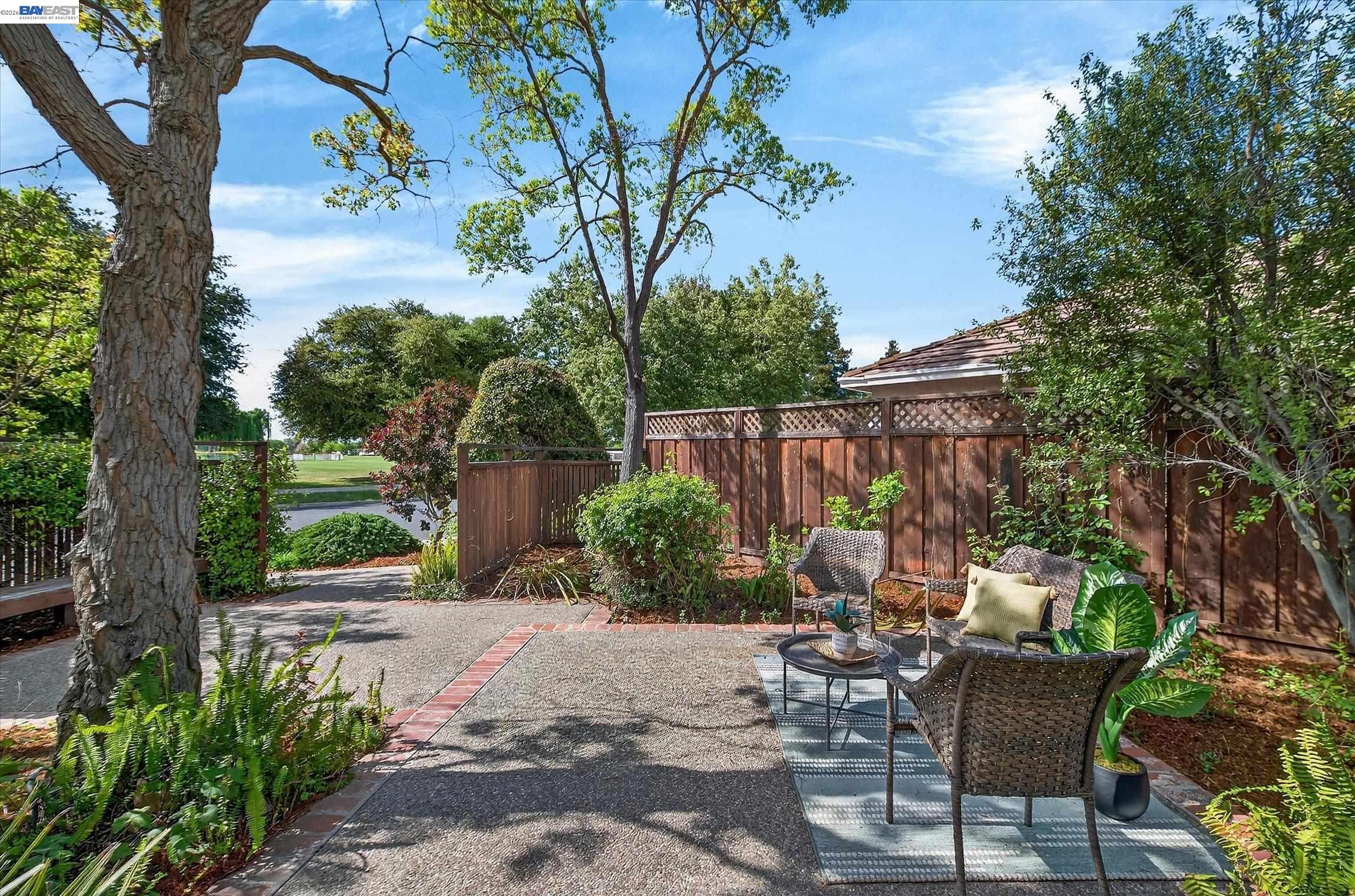 912 Loyola Way