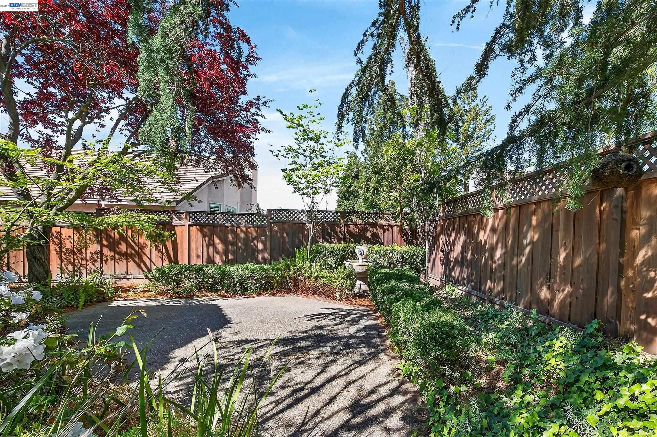 912 Loyola Way