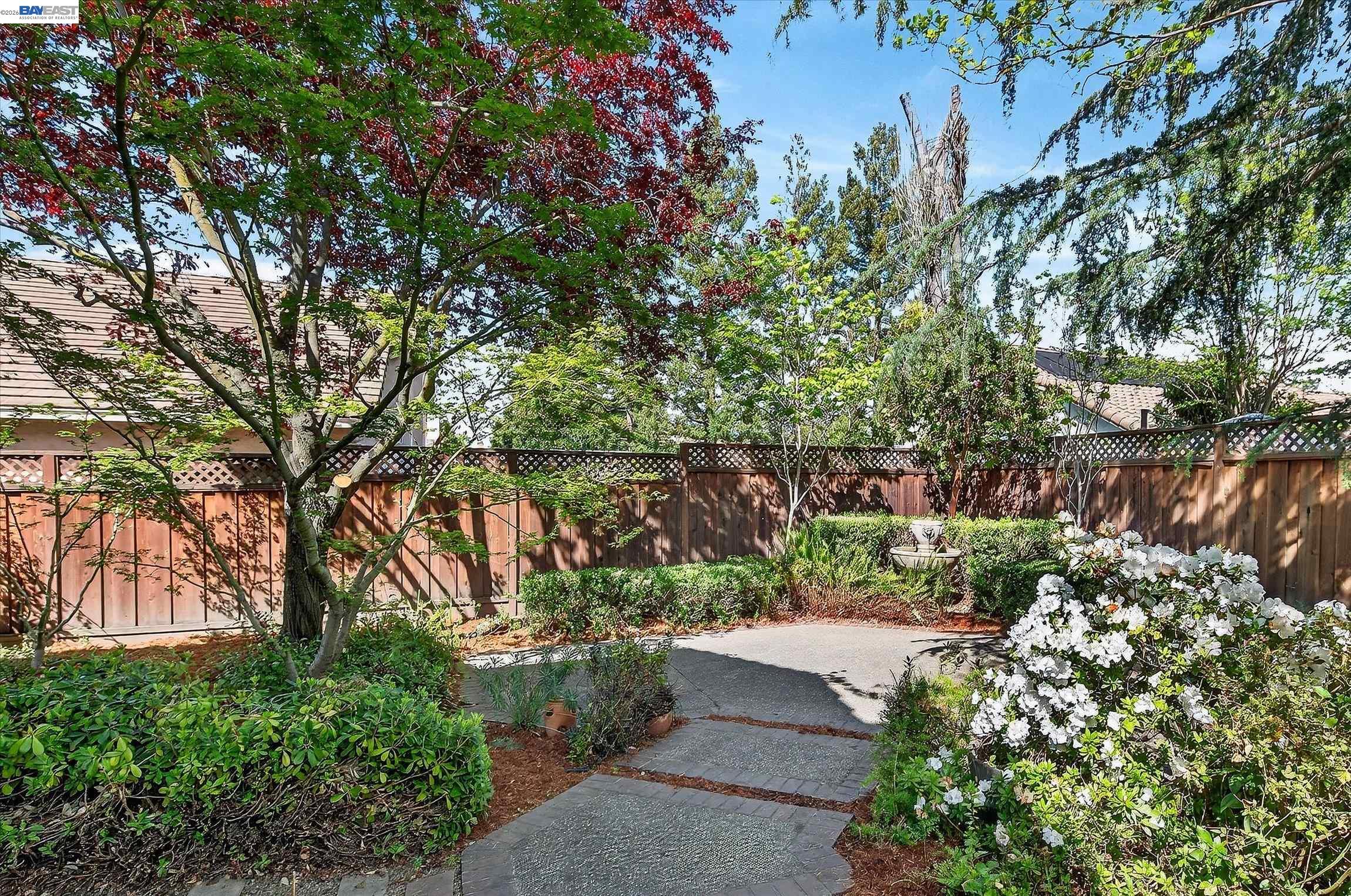 912 Loyola Way