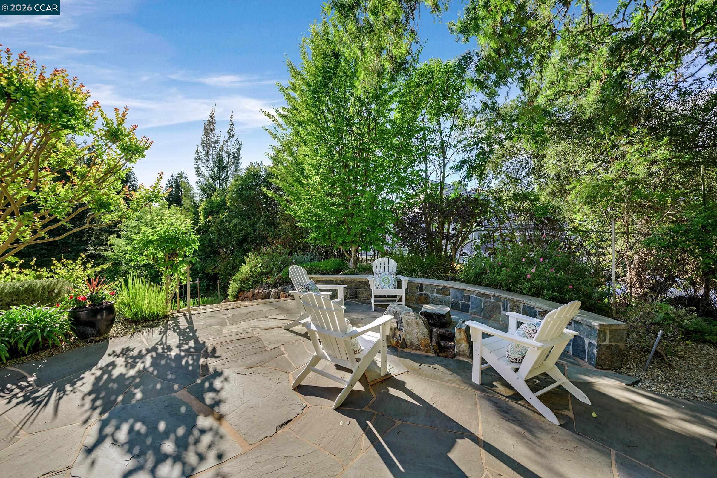 225 Pebble Ct