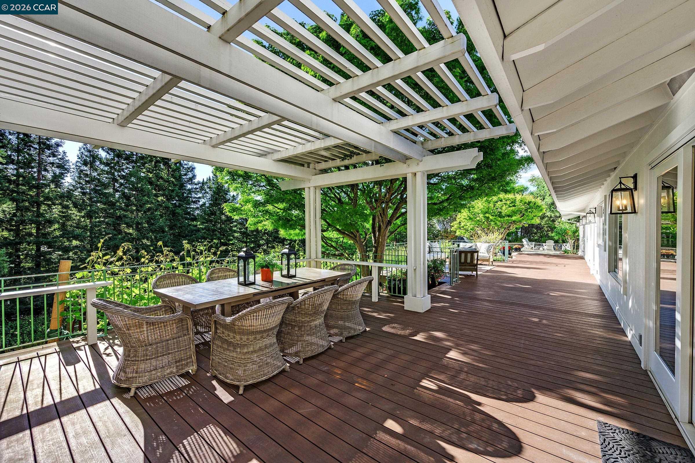225 Pebble Ct
