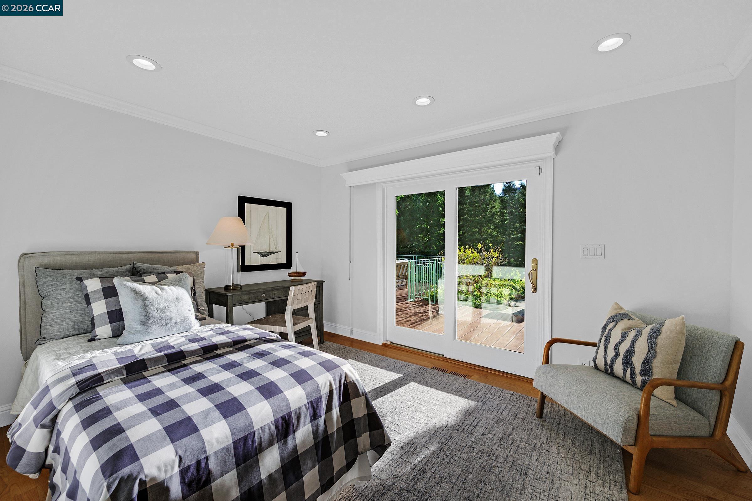 225 Pebble Ct