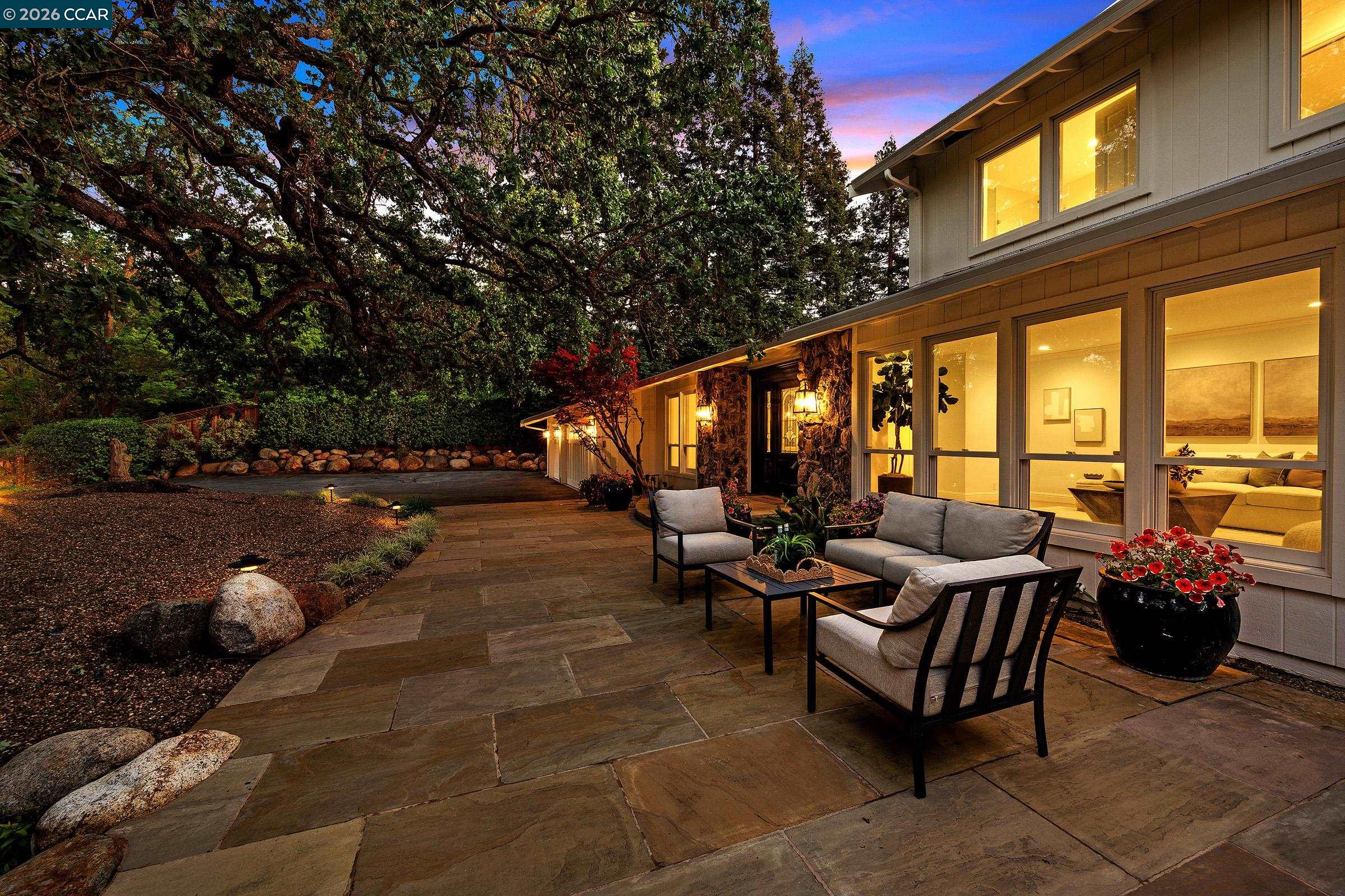 225 Pebble Ct