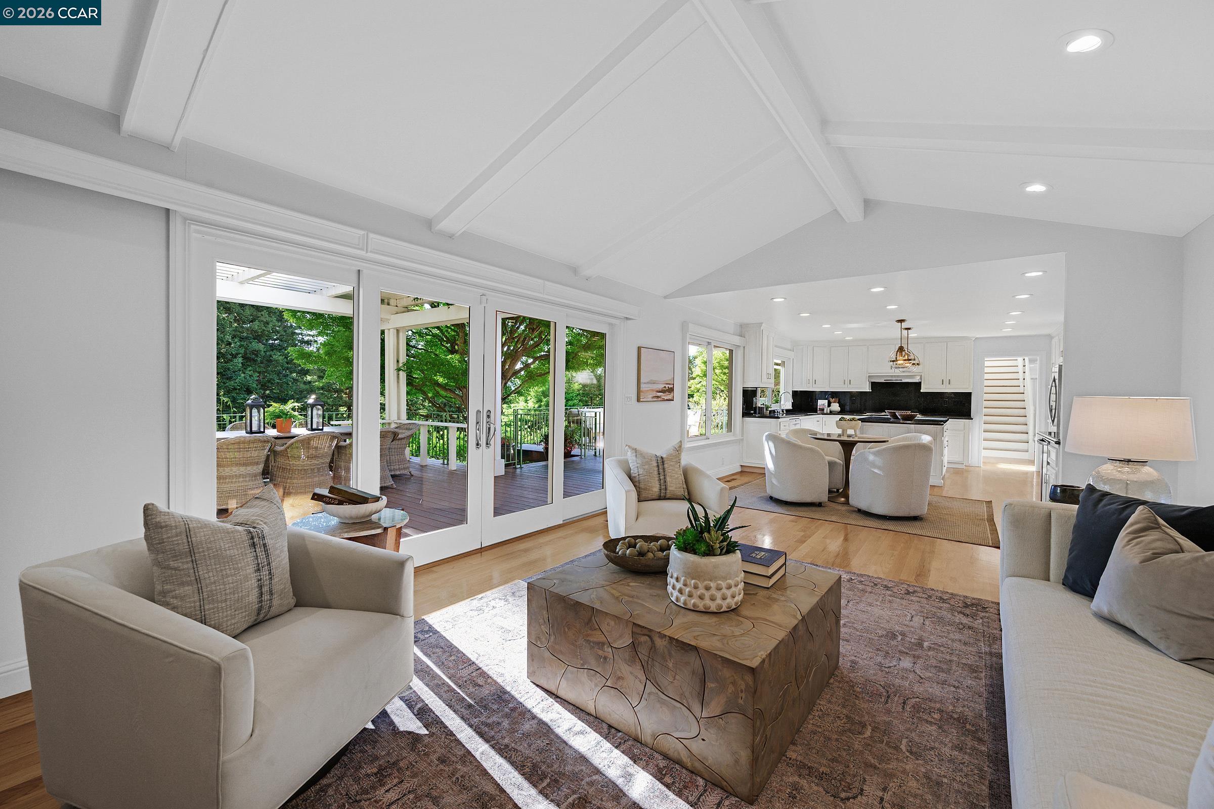 225 Pebble Ct